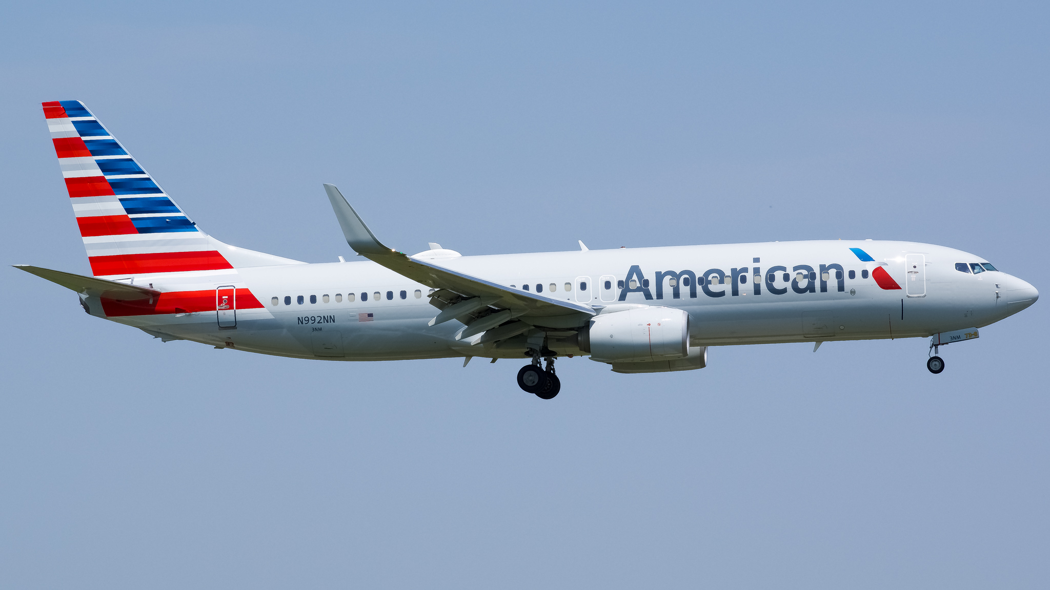 Full size: American Airlines Boeing 737-800 N992NN at Chicago O'Hare International Airport
