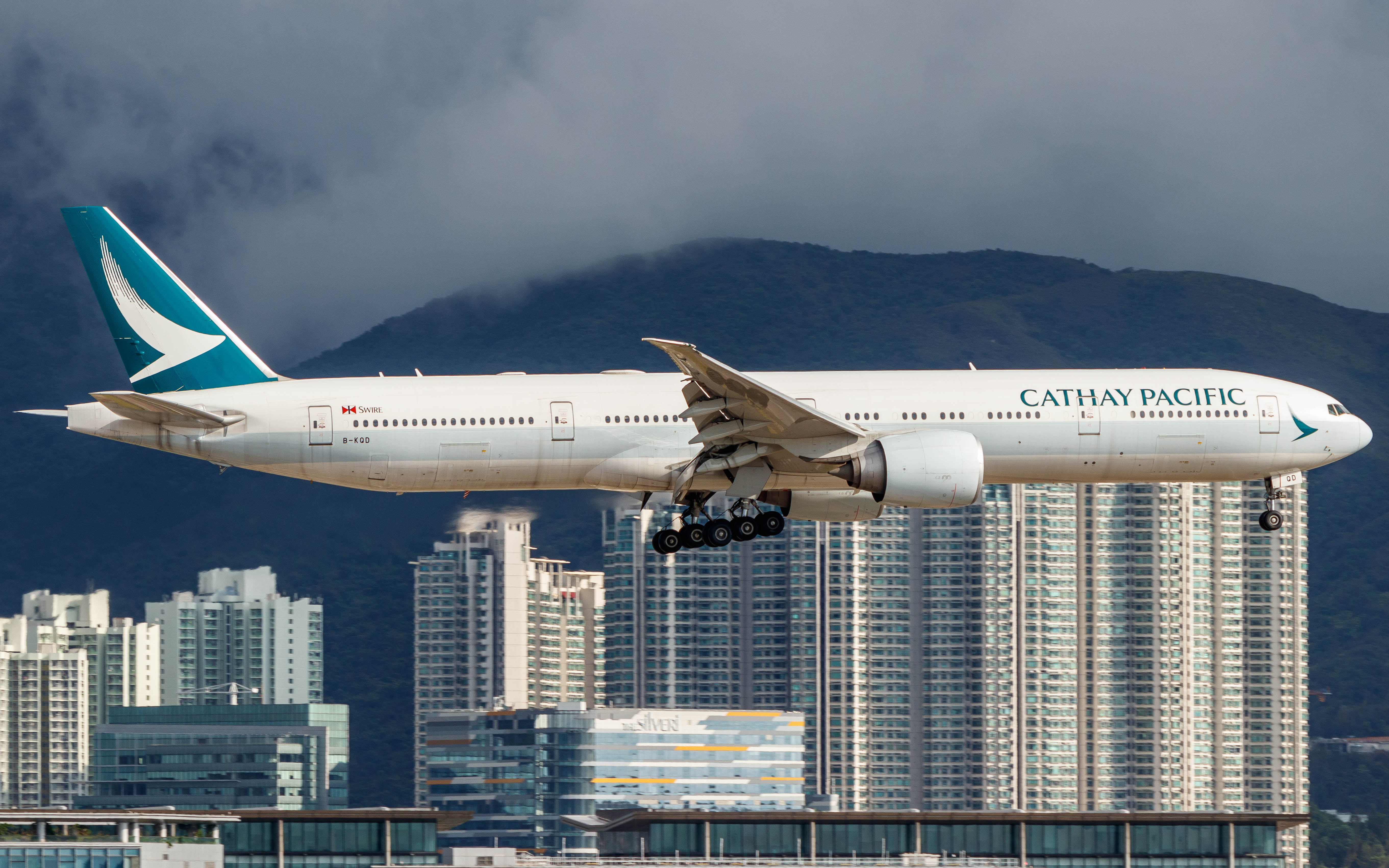 Full size: Cathay Pacific Boeing 777-300ER B-KQD at Hong Kong International Airport