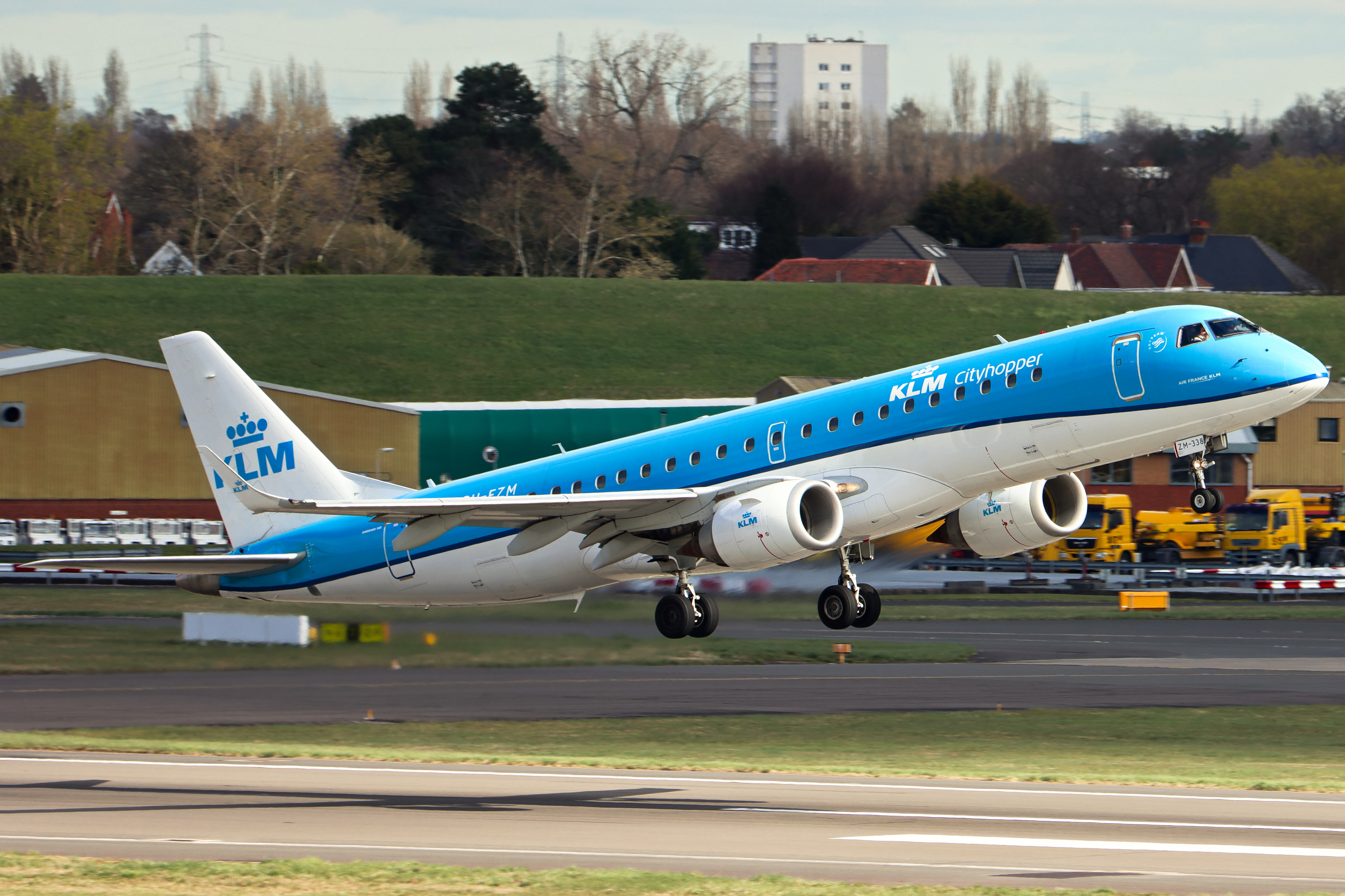 Full size: KLM Embraer E190 PH-EZM at Birmingham Airport