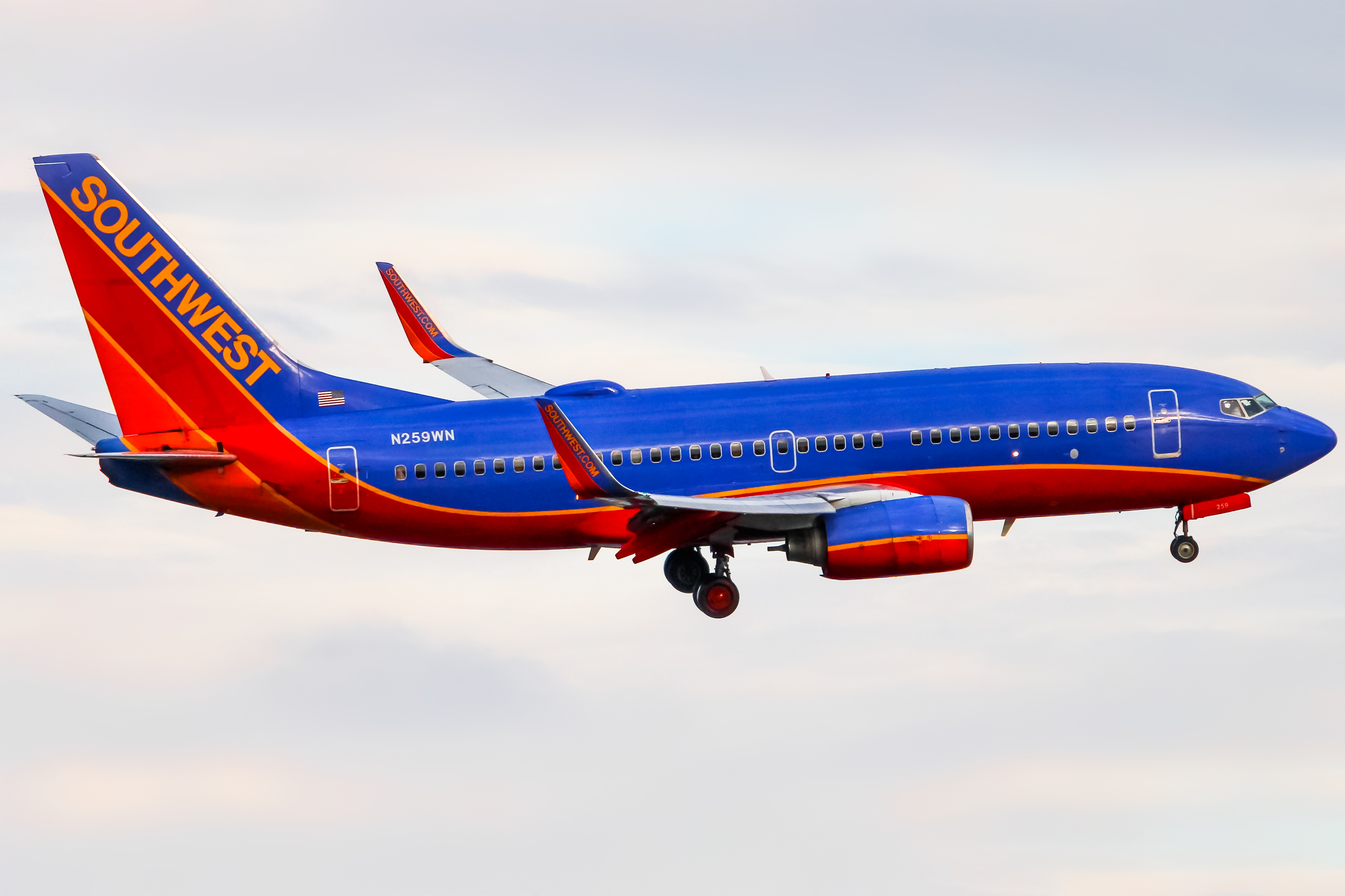 Full size: Southwest Airlines Boeing 737-700 N259WN at Ronald Reagan National Airport