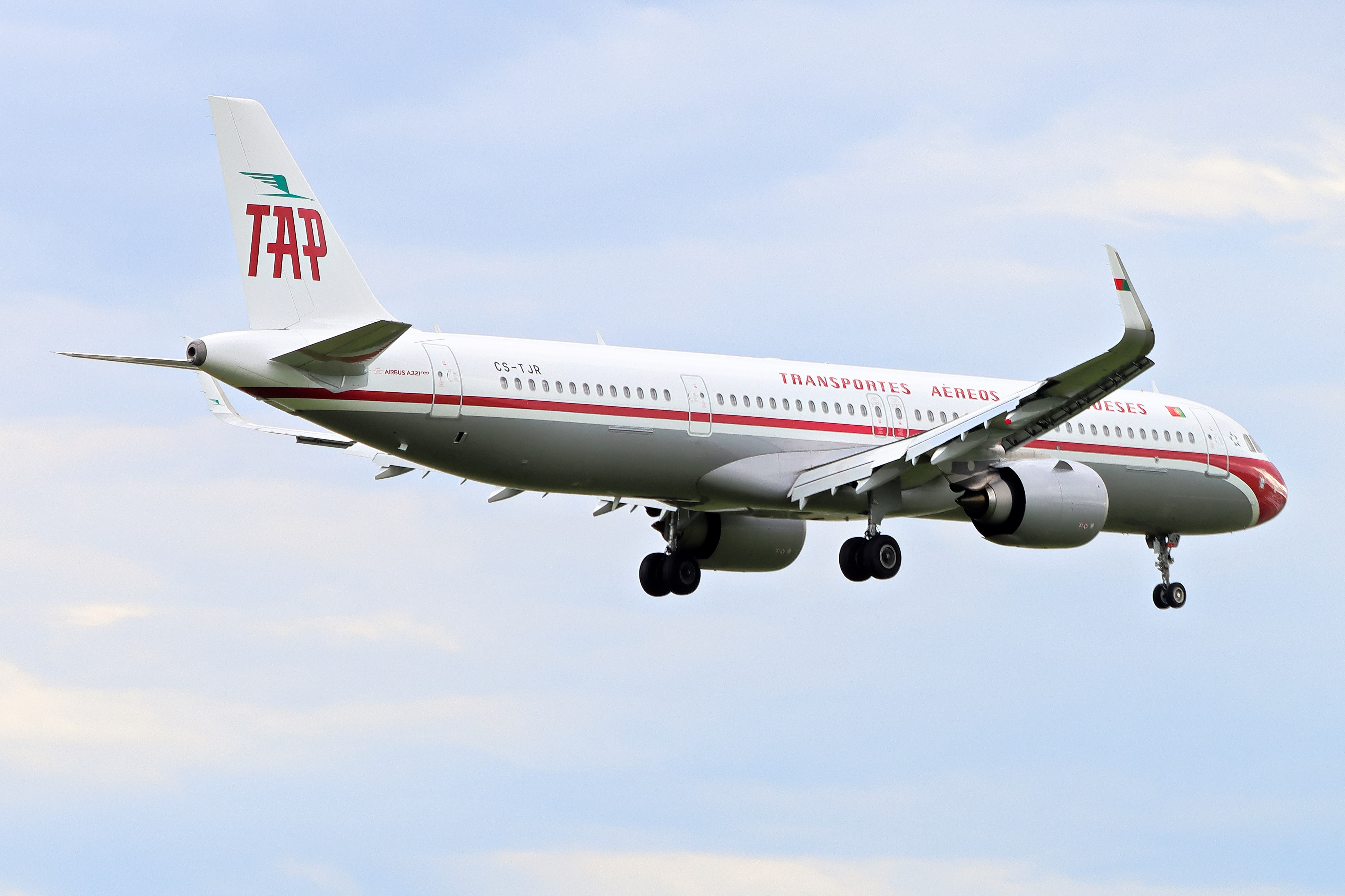 Full size: TAP Air Portugal Airbus A321NEO CS-TJR at London Heathrow International Airport