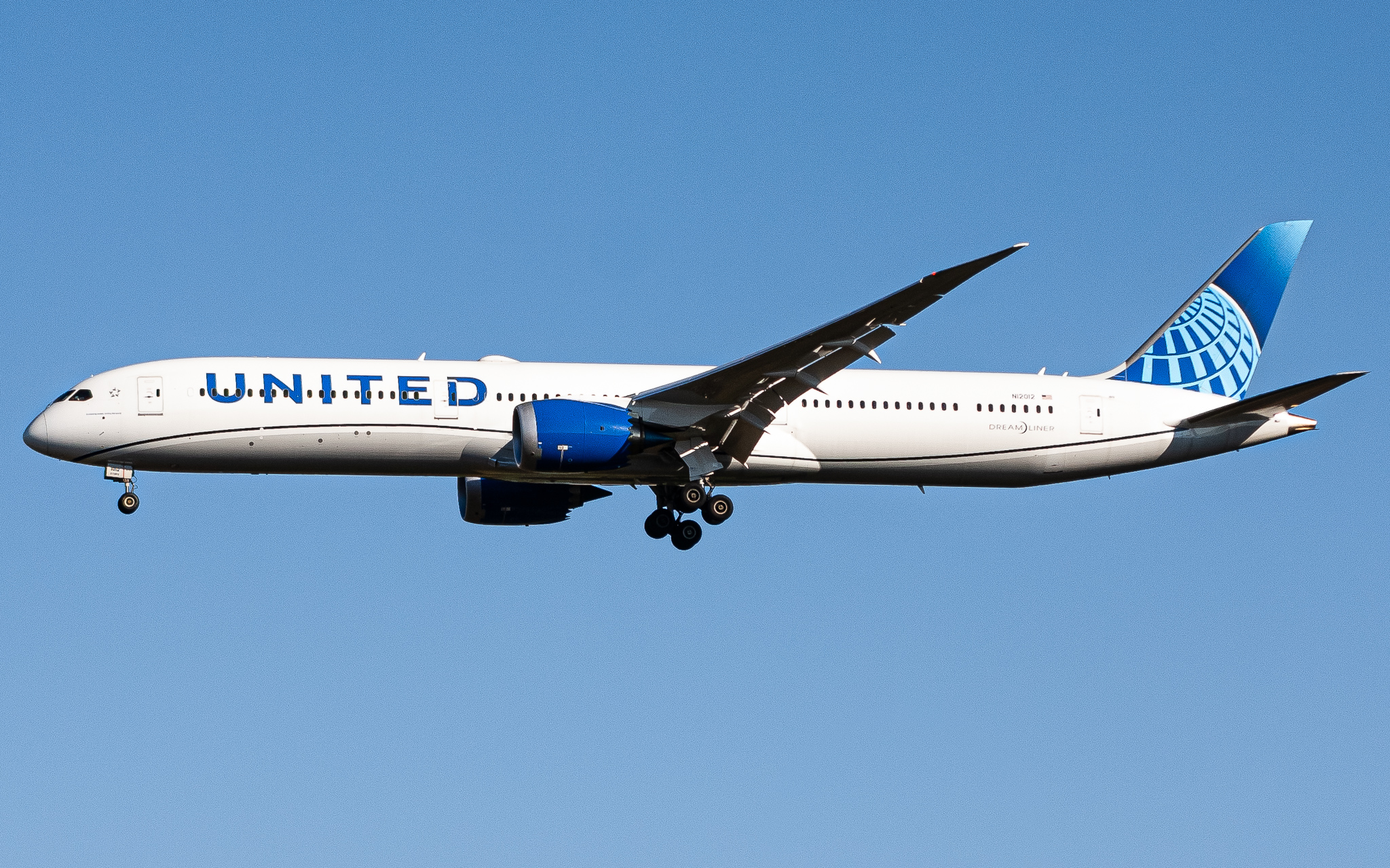 Full size: United Airlines Boeing 787-10 N12012 at Washington Dulles International Airport