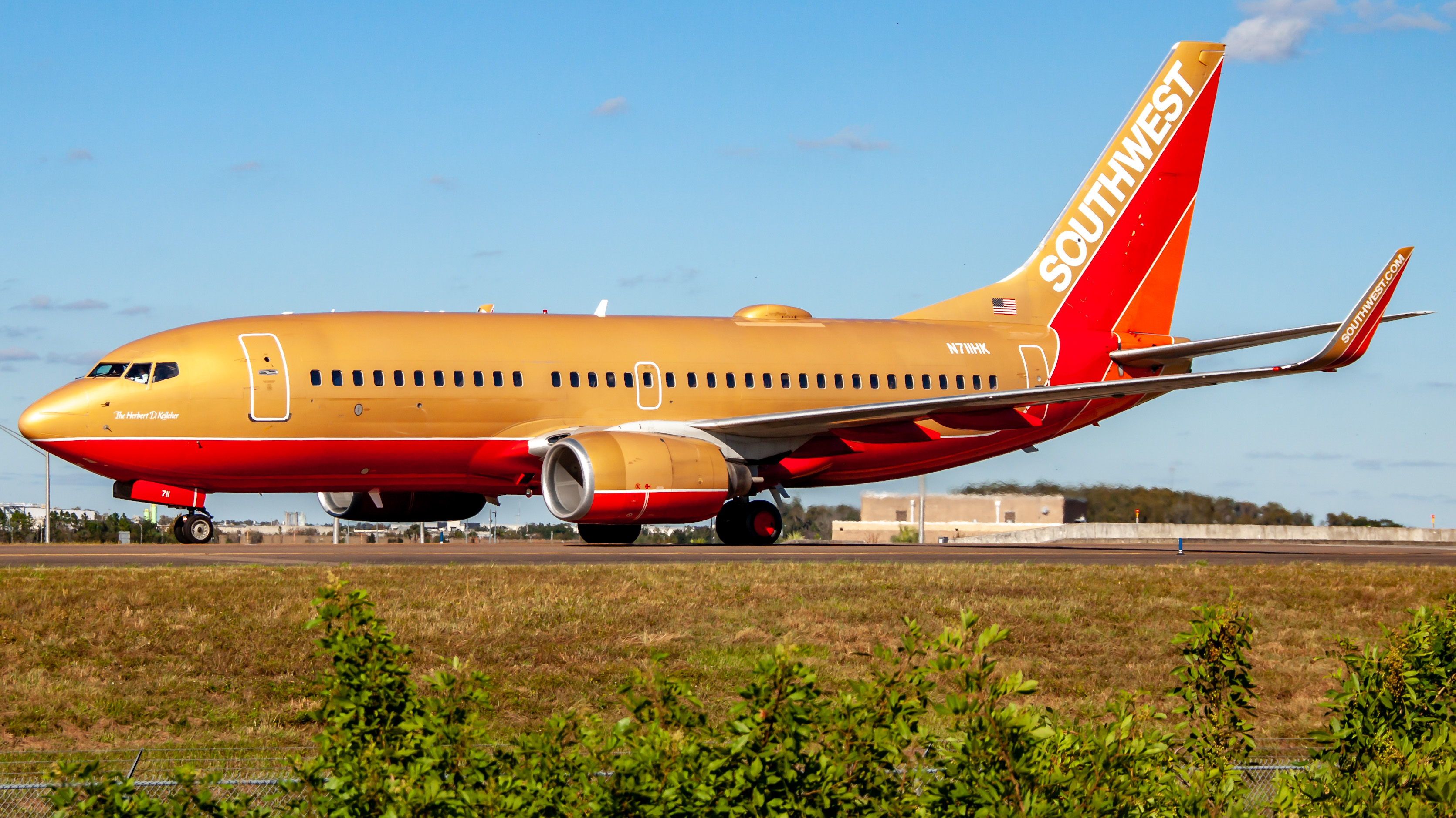 Full size: Southwest Airlines Boeing 737-700 N711HK at Orlando International Airport