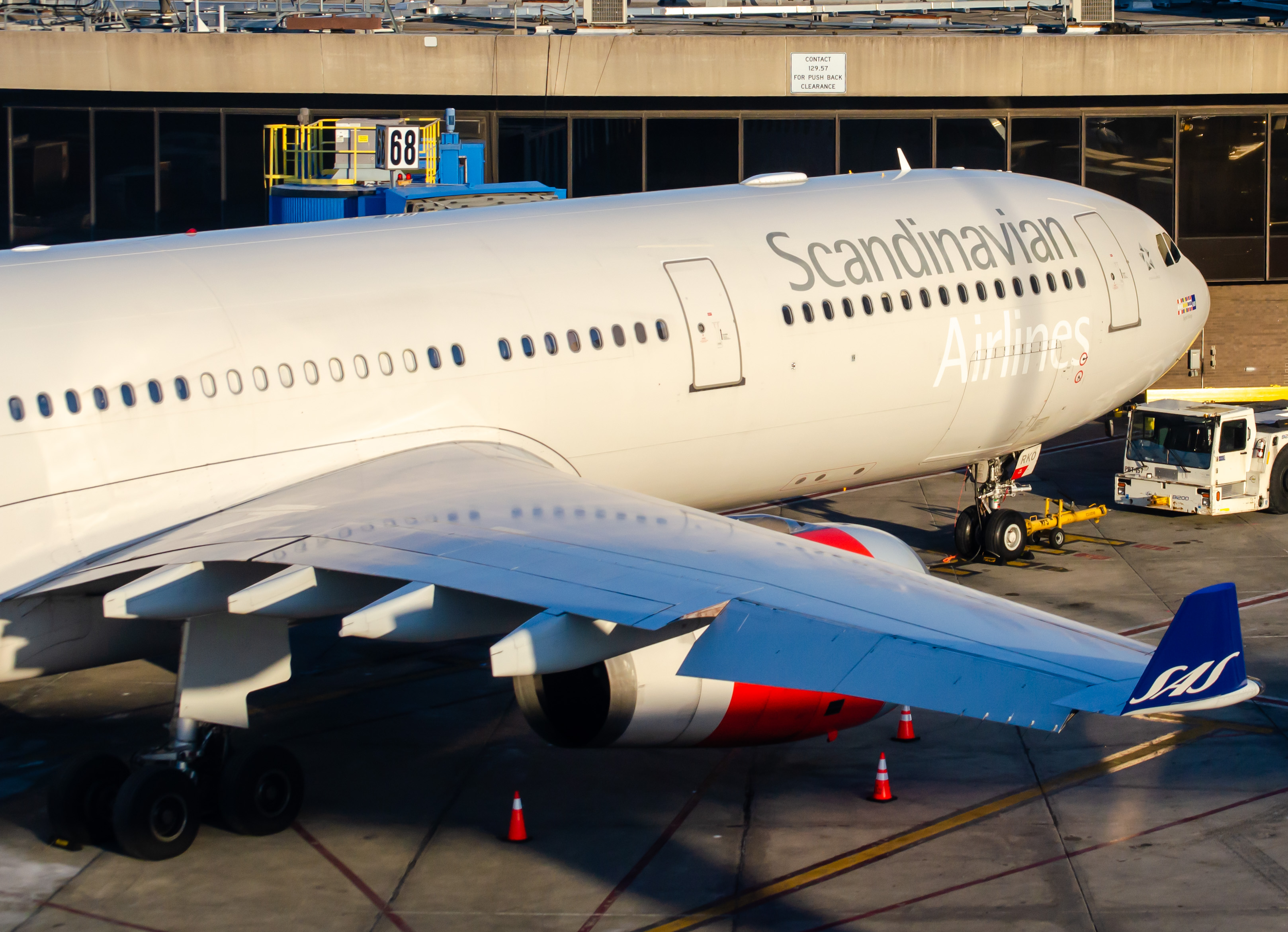 Full size: Scandinavian Airlines Airbus A330-300 LN-RKO at Newark Liberty International Airport