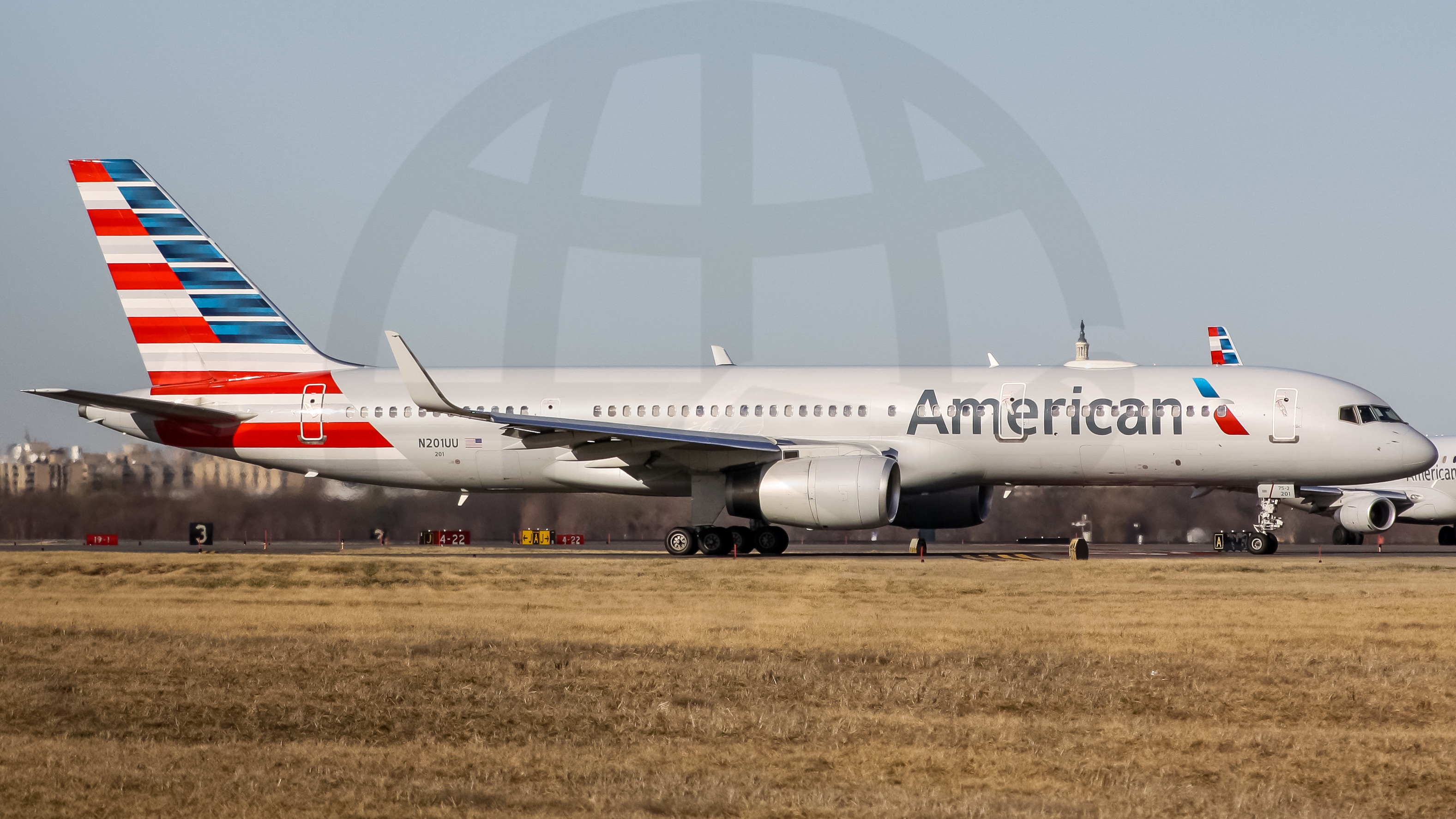 Full size: American Airlines  Boeing 757-200 N201UU at Ronald Reagan National Airport