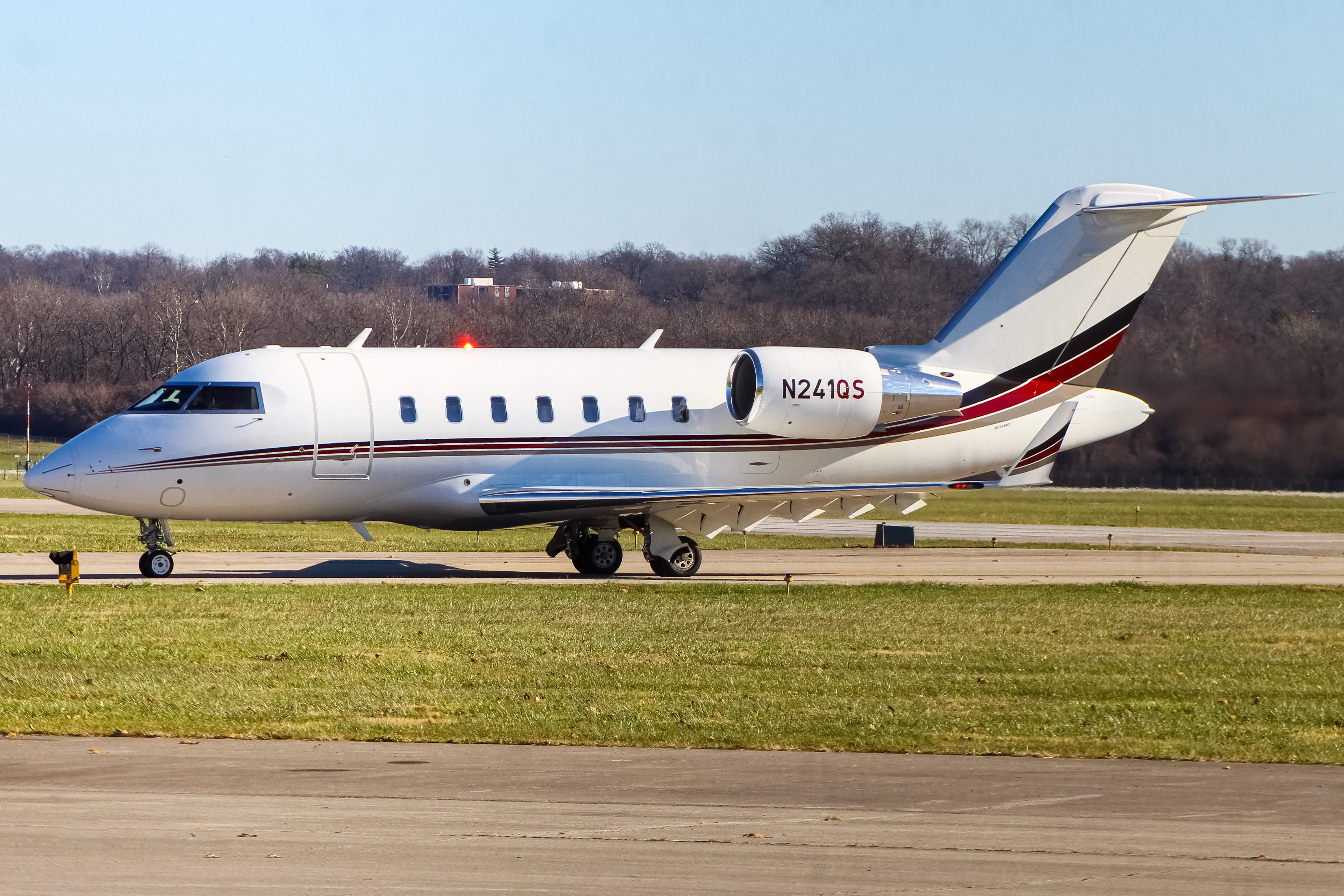 Full size: NetJets Bombardier Challenger 604 N241QS at Cincinnati Municipal Airport/Lunken Field