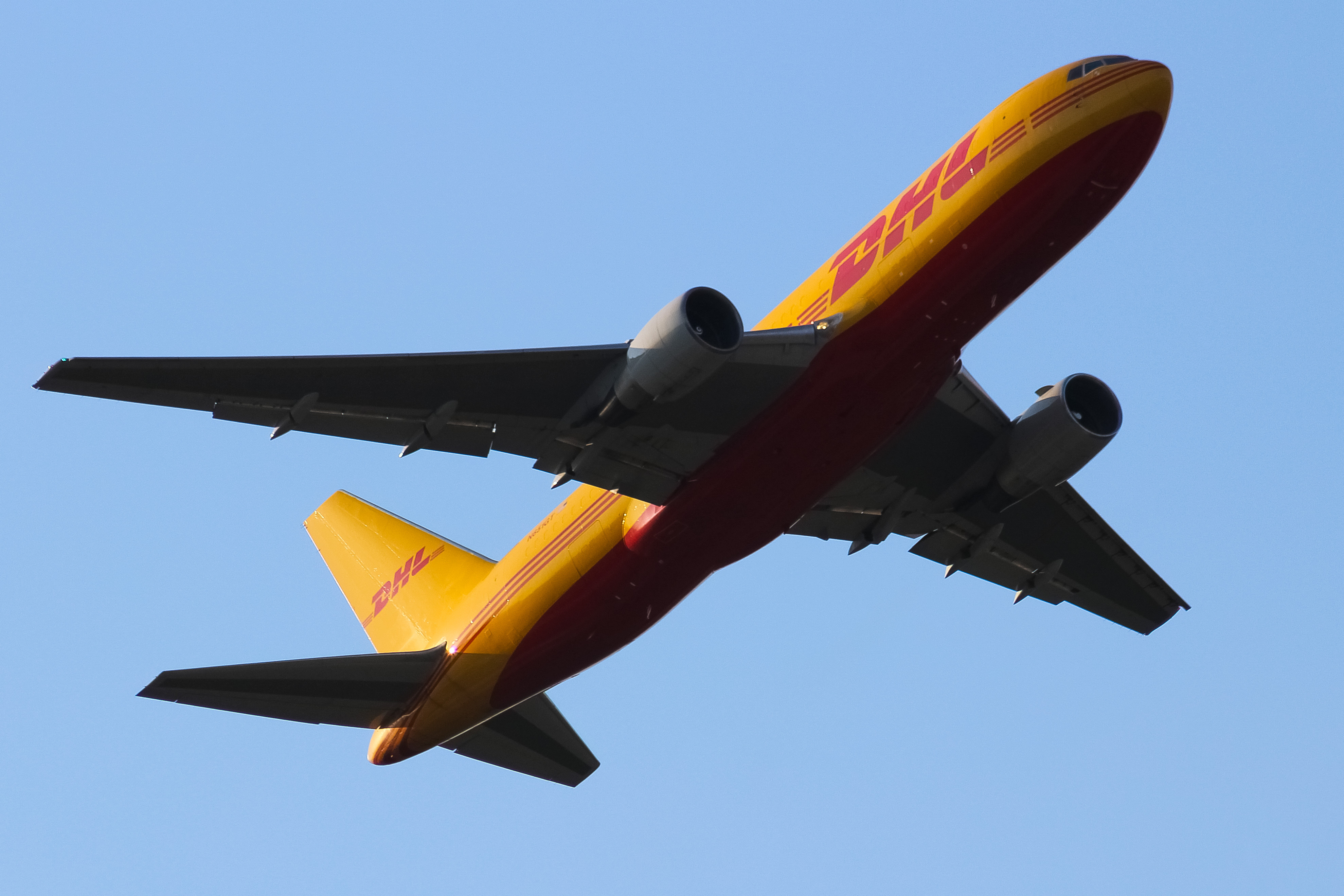 Full size: DHL Boeing 767-200F N651GT at Cincinnati/Northern Kentucky International Airport
