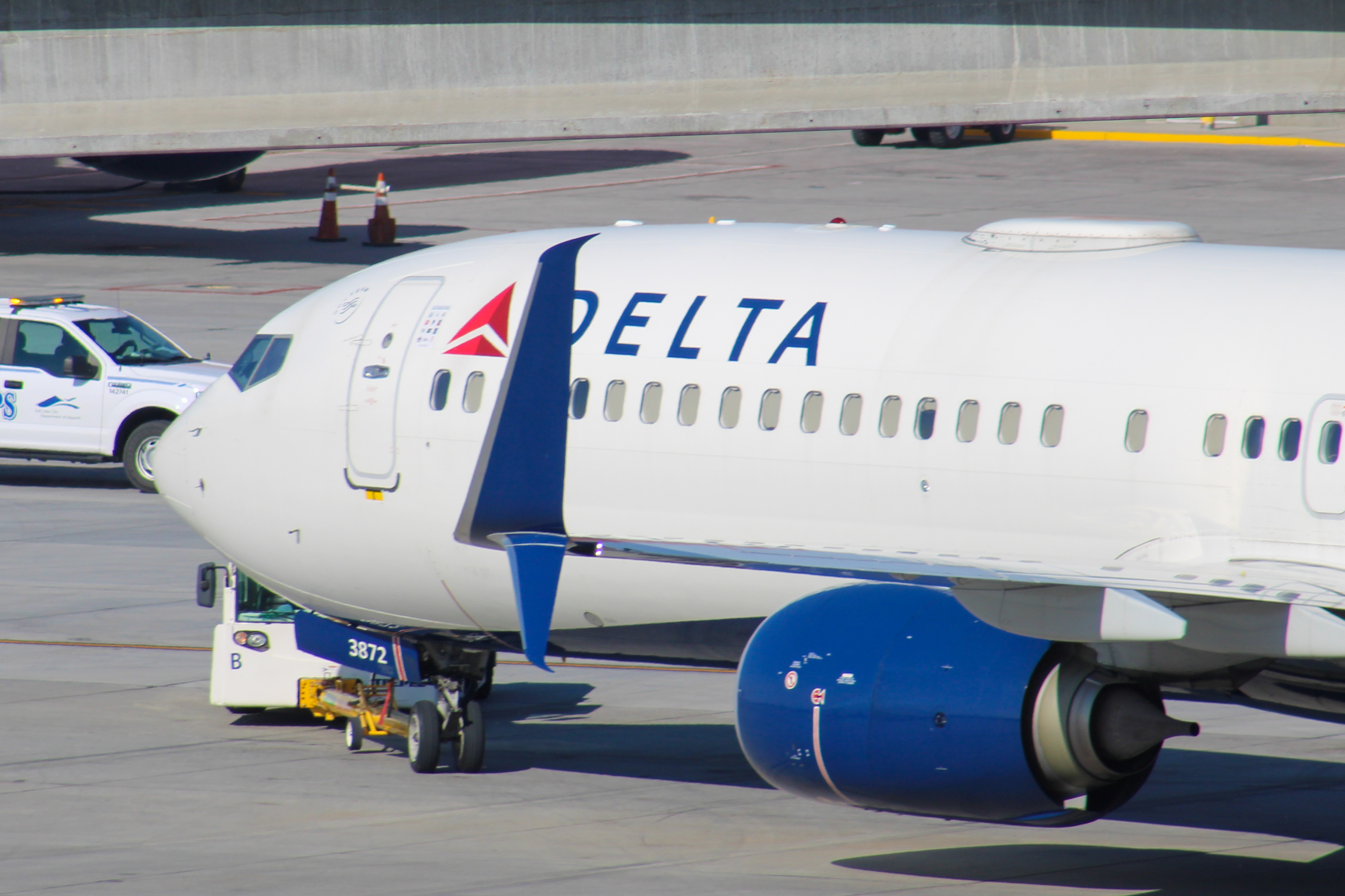 Full size: Delta Airlines Boeing 737-900ER N872DN at Salt Lake City International Airport