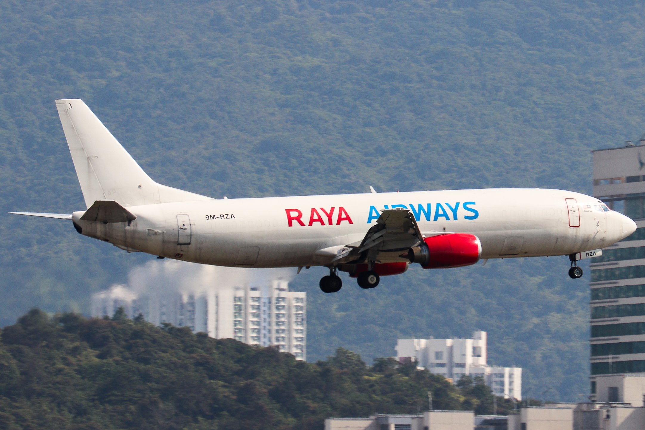 Full size: RAYA AIRWAYS Boeing 737-400F 9M-RZA at Hong Kong International Airport
