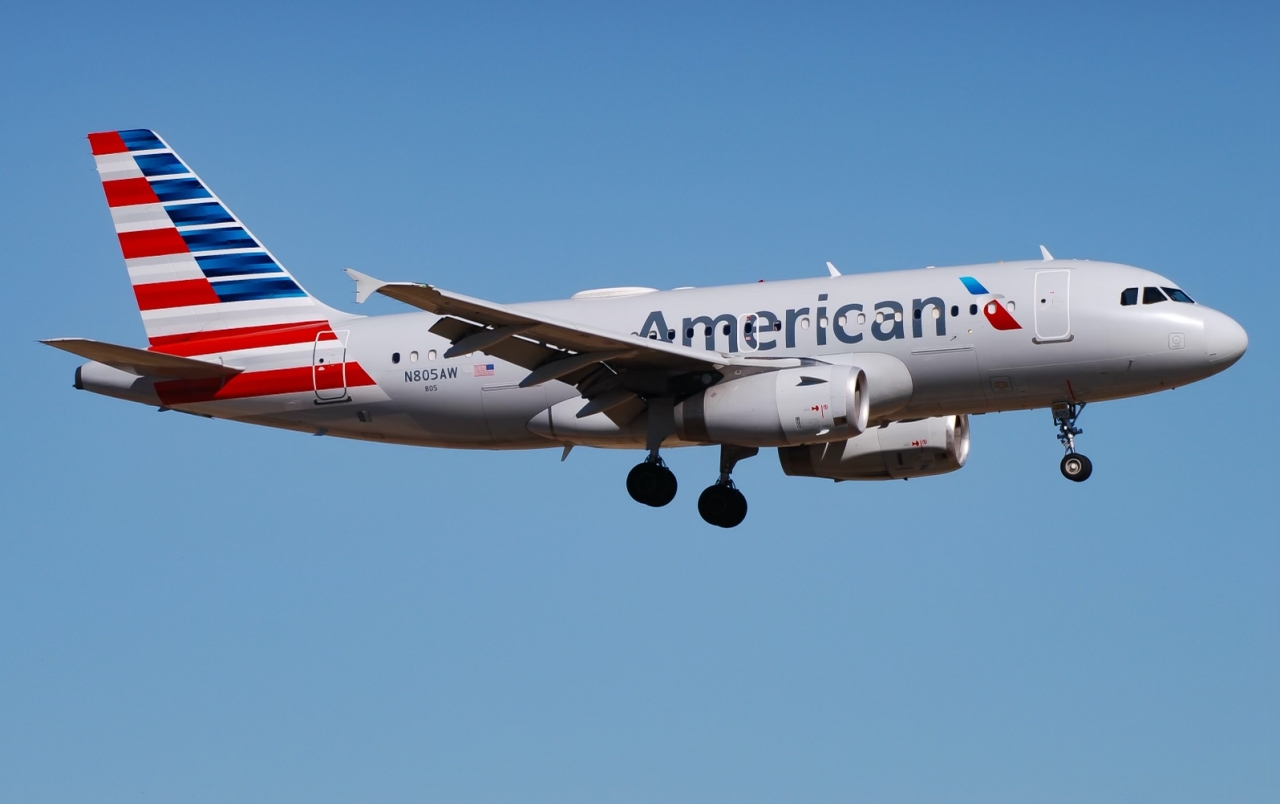 Full size: American Airlines Airbus A319 N805AW at Dallas-Fort Worth International Airport