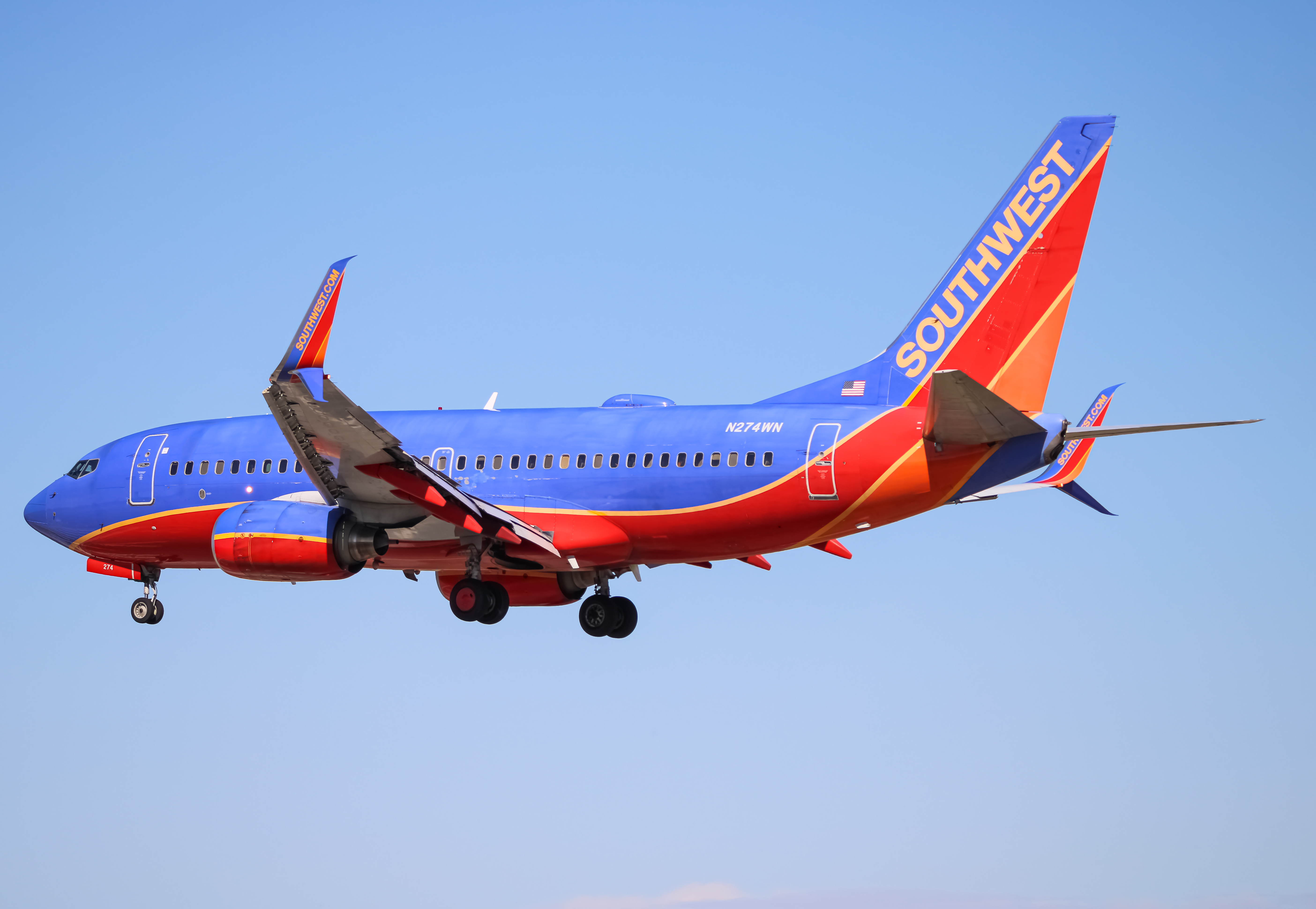 Full size: Southwest Airlines Boeing 737-700 N274WN at Baltimore/Washington International Thurgood Marshall Airport