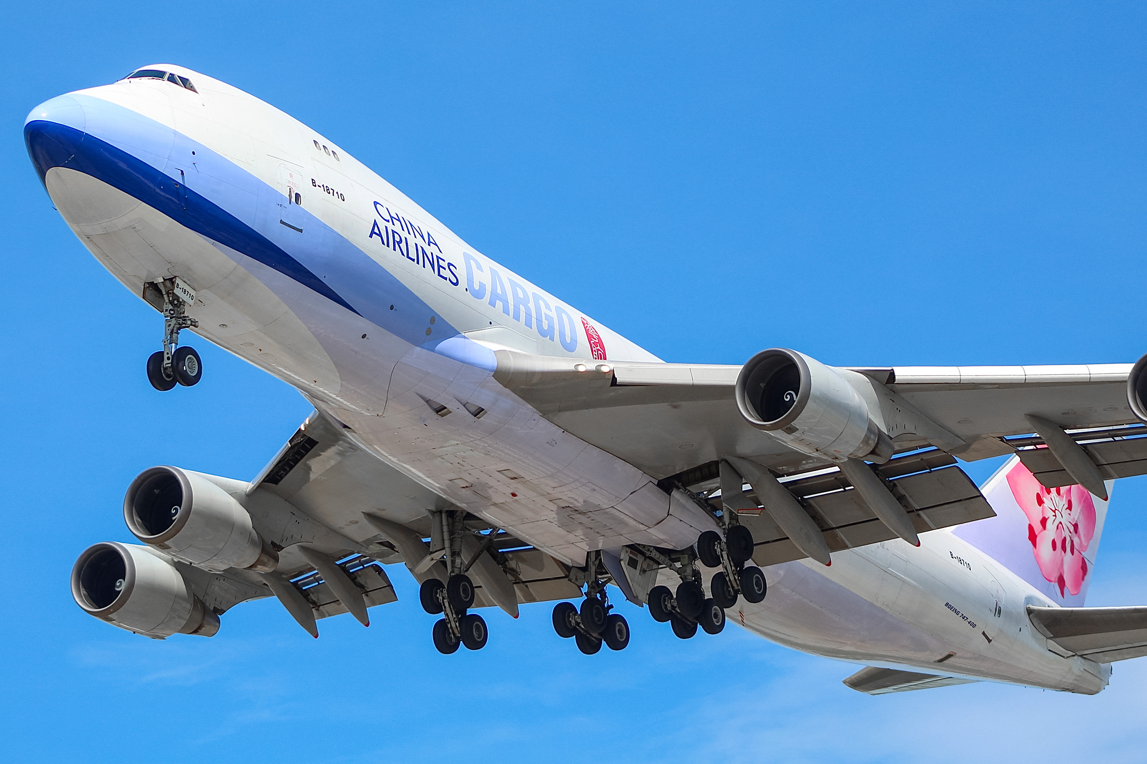 Full size: China Airlines Cargo Boeing 747-400F B-18710 at Chicago O'Hare International Airport