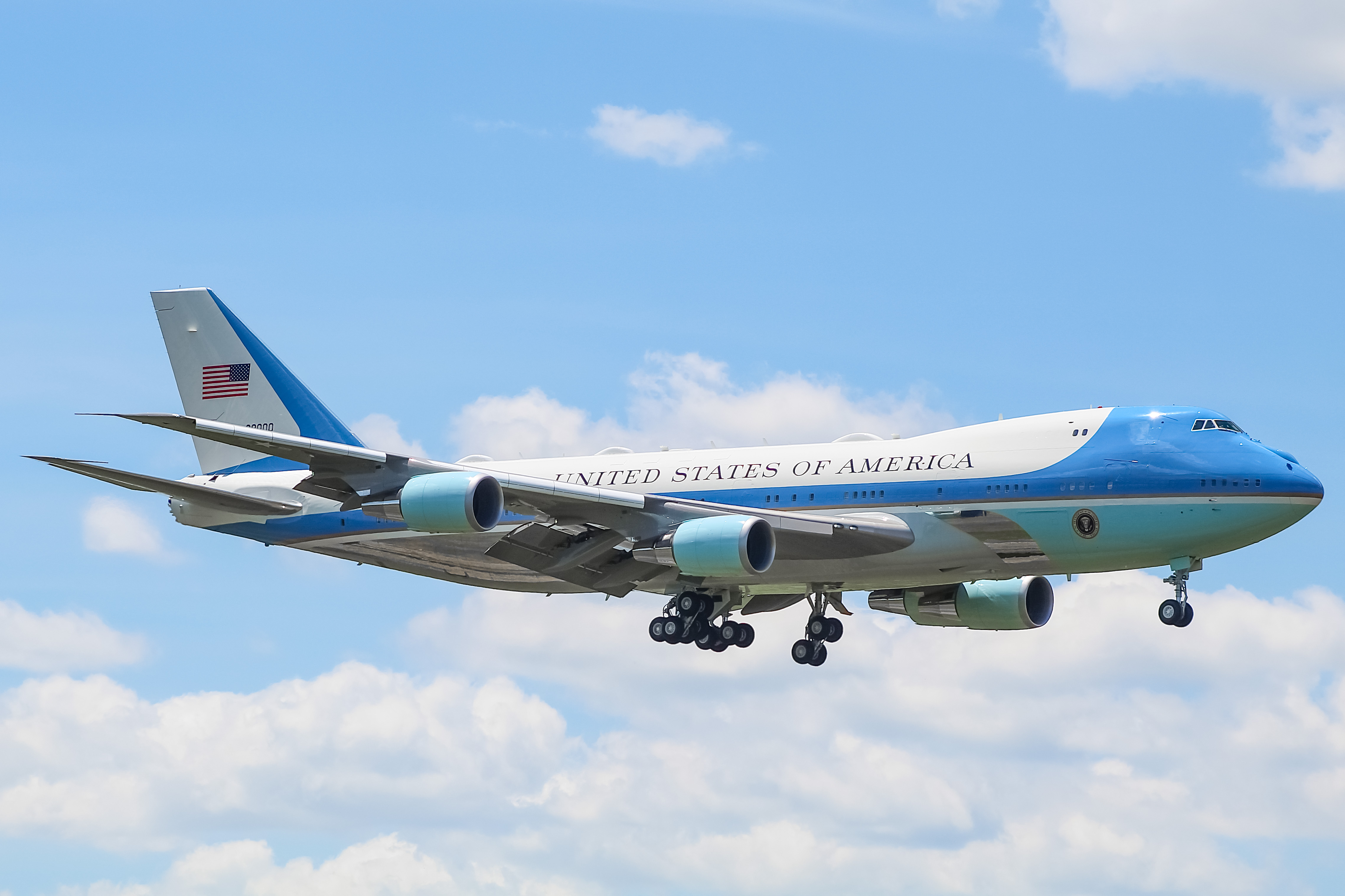 Full size: USAF - United States Air Force Boeing VC-25A 92-8000 at Green Bay-Austin Straubel International Airport