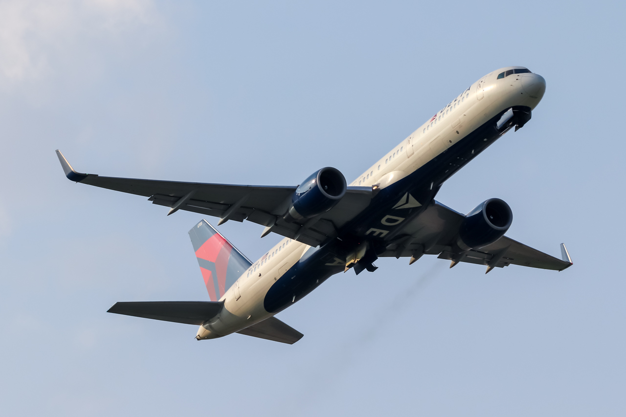 Full size: Delta Airlines Boeing 757-200 N6708D at Baltimore/Washington International Thurgood Marshall Airport
