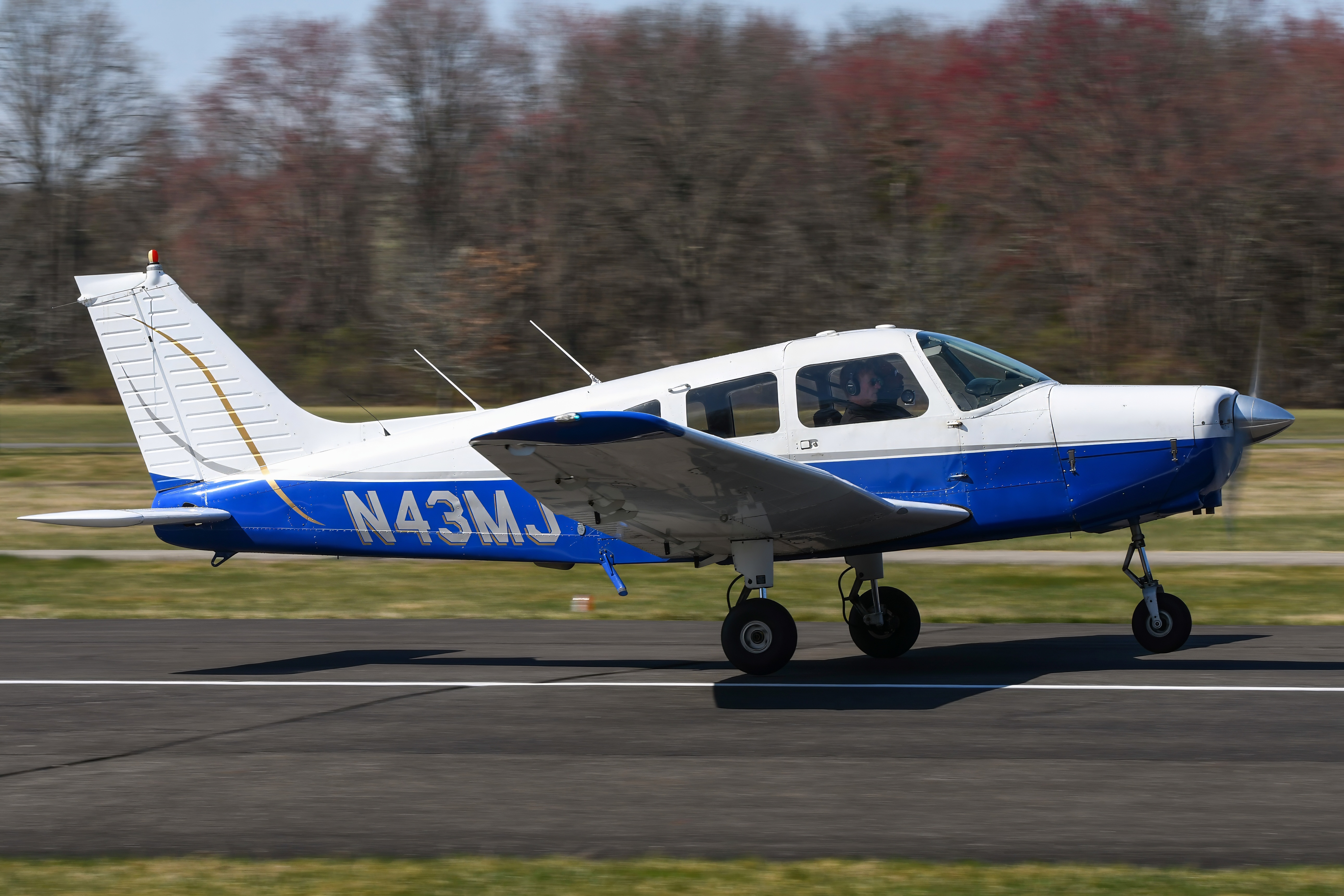 Full size: PRIVATE Piper PA-28 Cherokee Warrior N43MJ at Flying W Airport