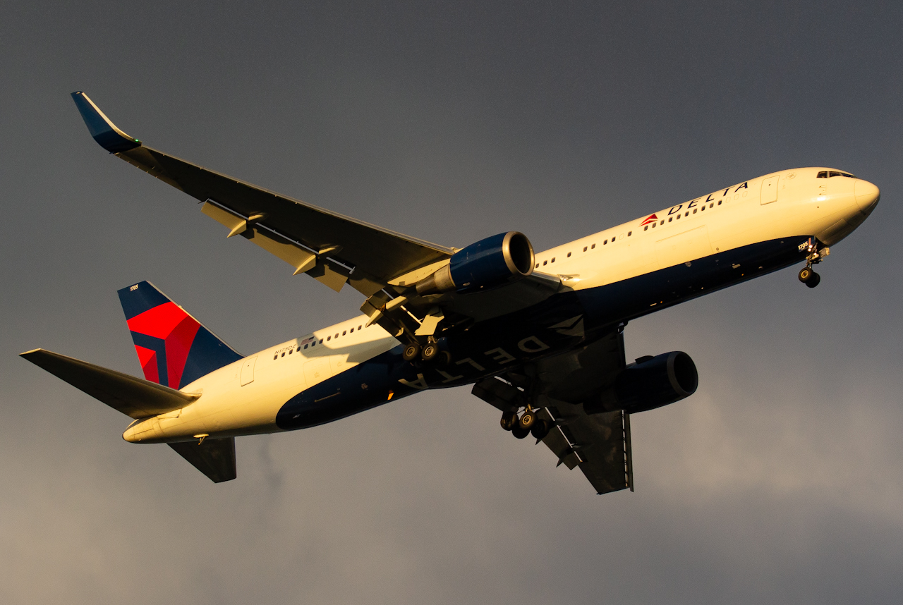 Full size: Delta Airlines Boeing 767-300ER N175DZ at Tampa International Airport