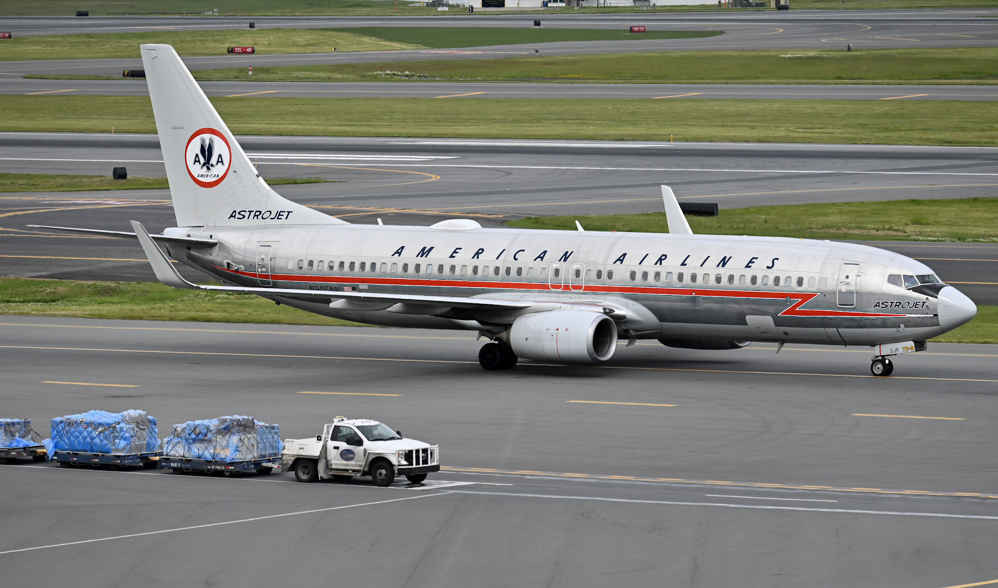 Full size: American Airlines Boeing 737-800 N905NN at General Edward Lawrence Logan International Airport