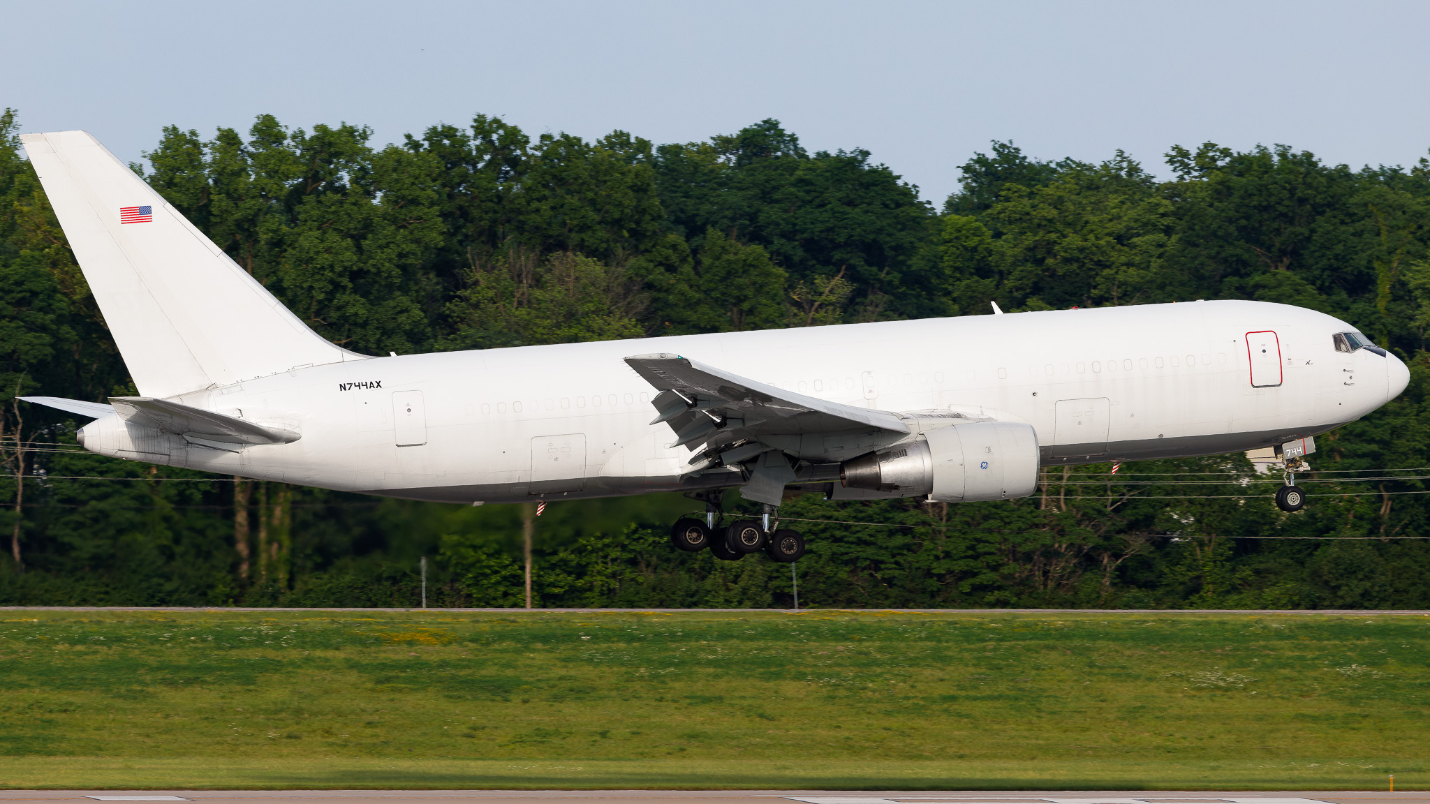 Full size: ABX Air Boeing 767-200F N744AX at Cincinnati/Northern Kentucky International Airport