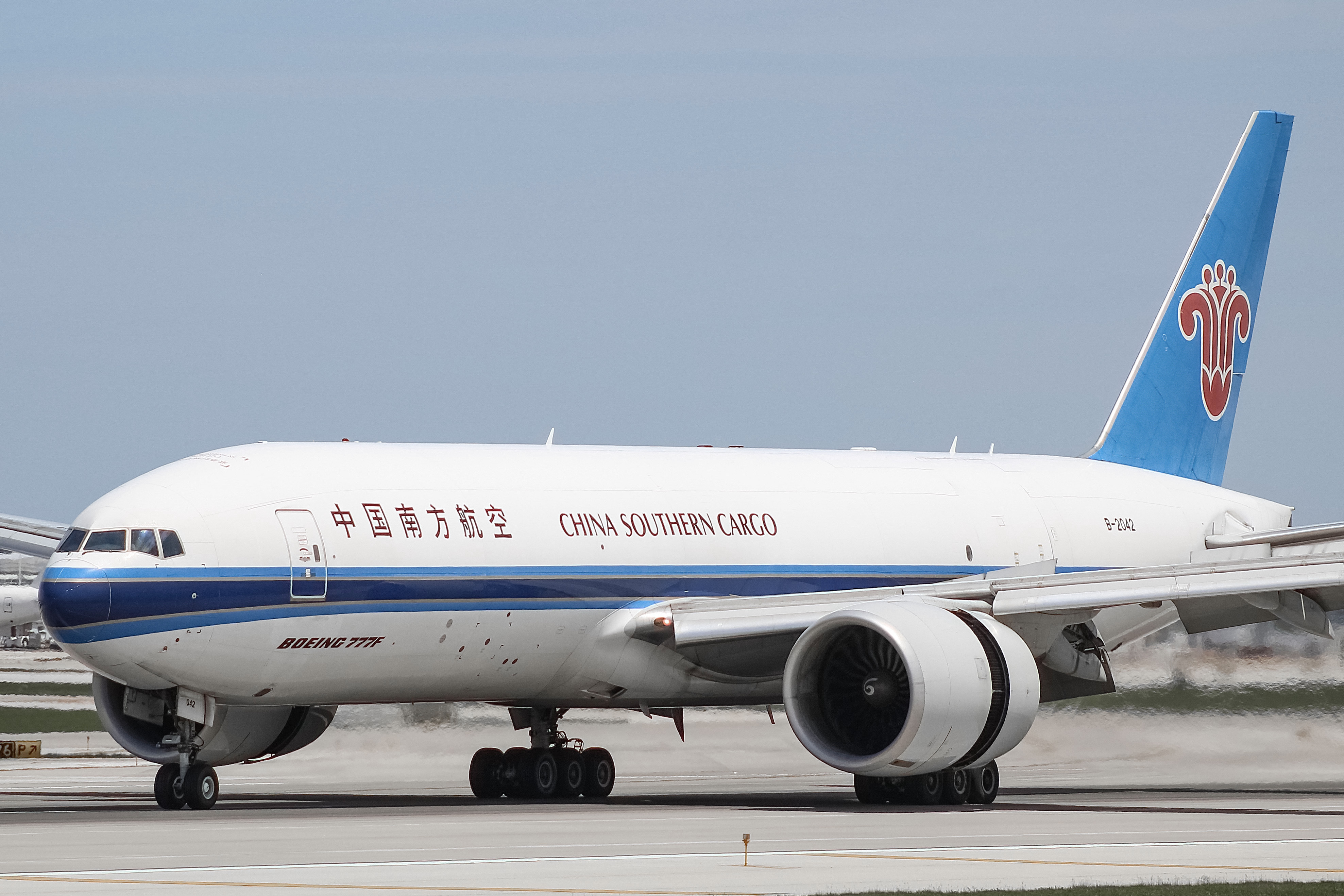 Full size: China Southern Cargo Boeing 777-F B-2042 at Chicago O'Hare International Airport