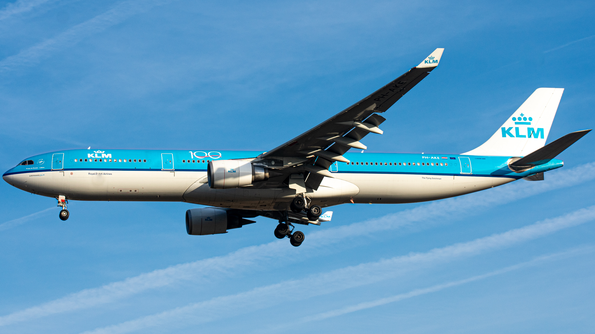 Full size: KLM Airbus A330-300 PH-AKE at Washington Dulles International Airport