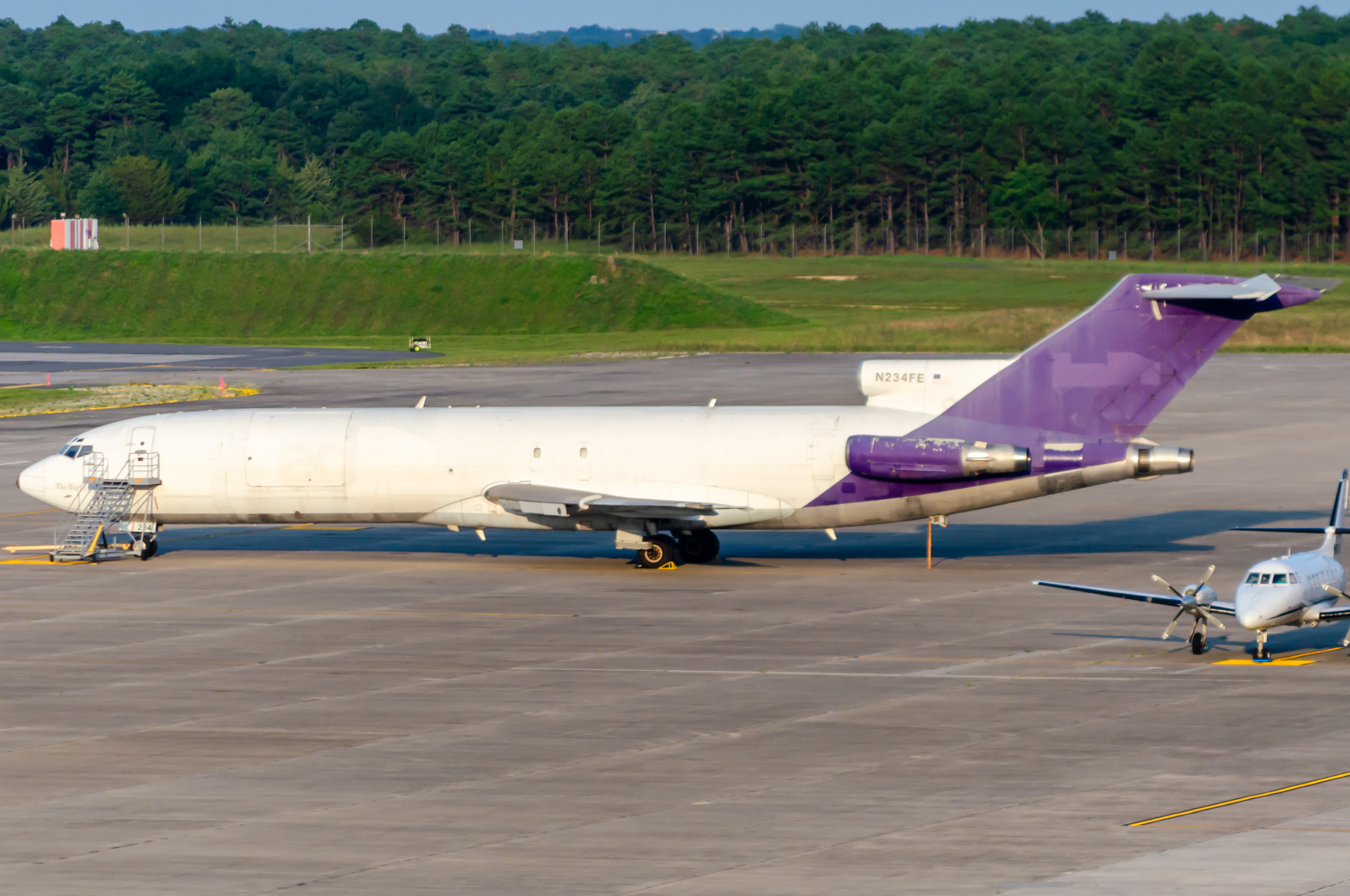 Full size: FedEx Boeing 727-200 N234FE at Atlantic City International Airport