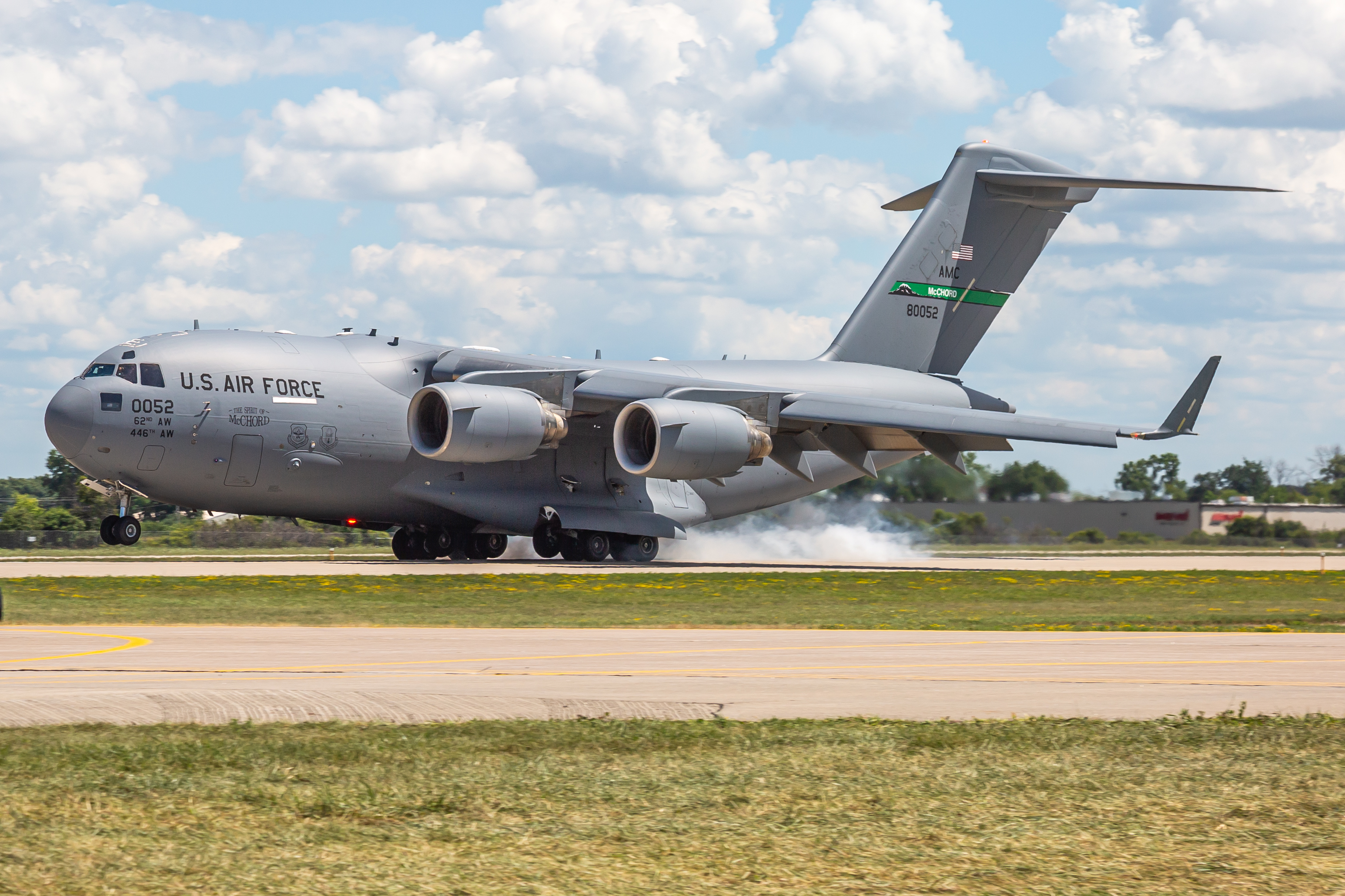 Full size: USAF - United States Air Force Boeing C-17 Globemaster III 98-0052 at Wittman Regional Airport