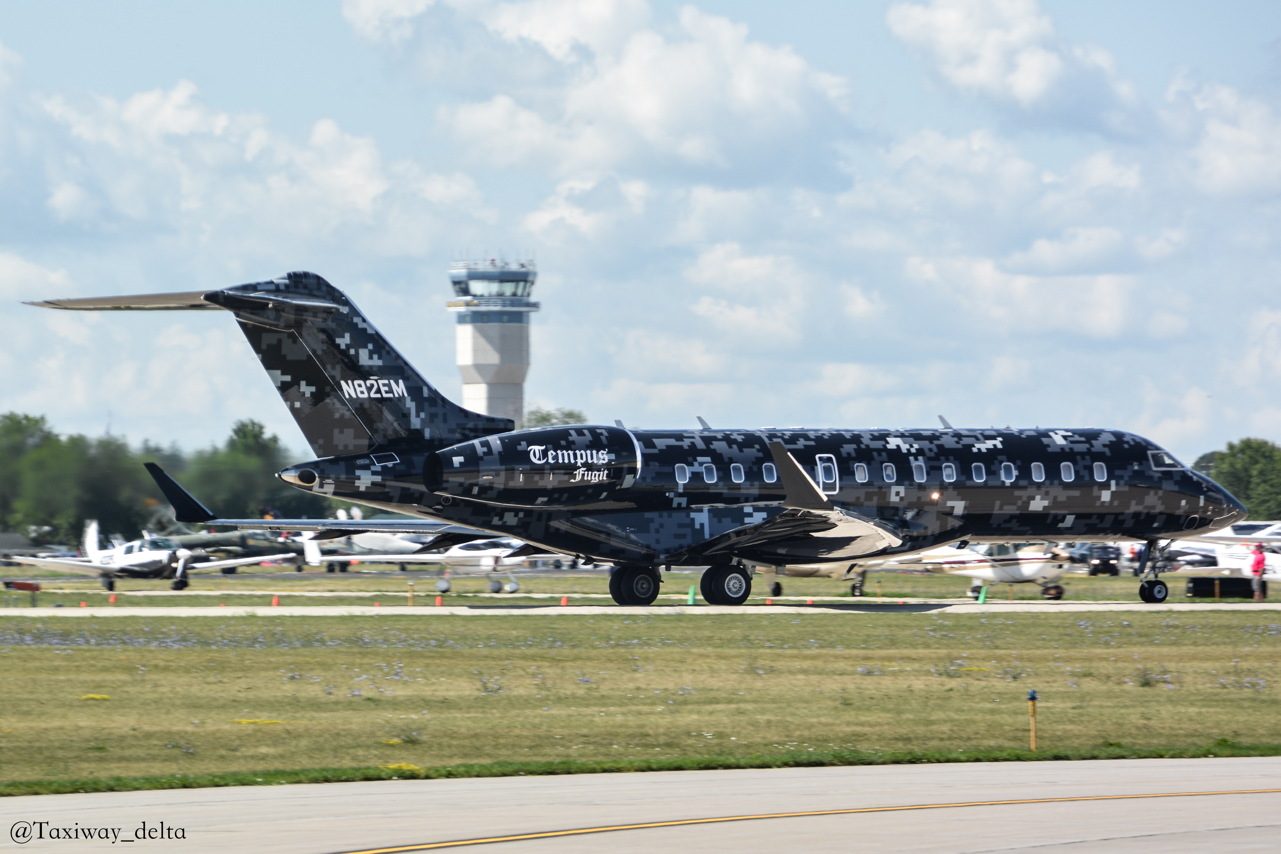 Full size: PRIVATE Bombardier Global Express XRS N82EM at Wittman Regional Airport