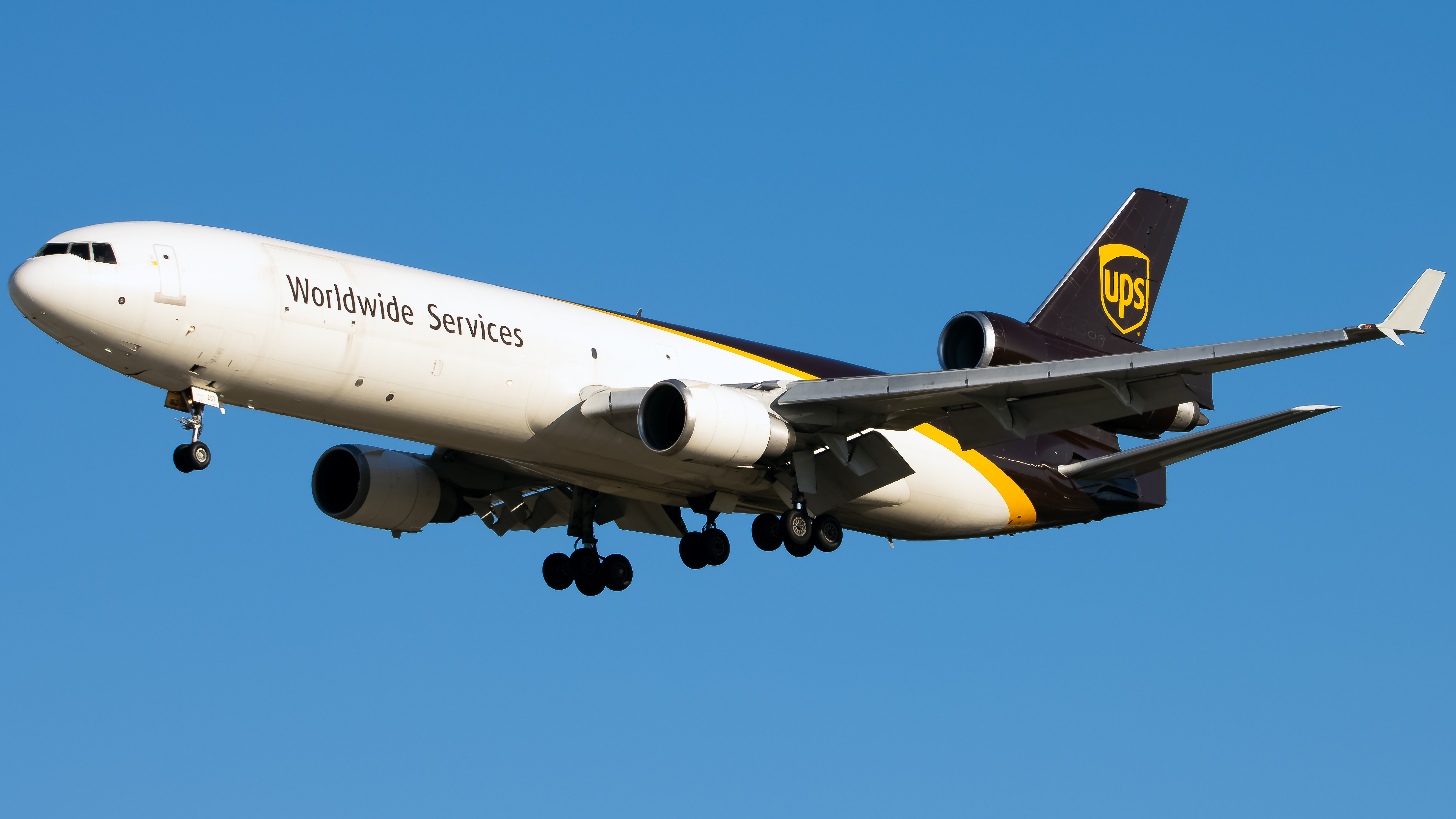 Full size: United Parcel Service McDonnell Douglas MD-11F N257UP at Orlando International Airport