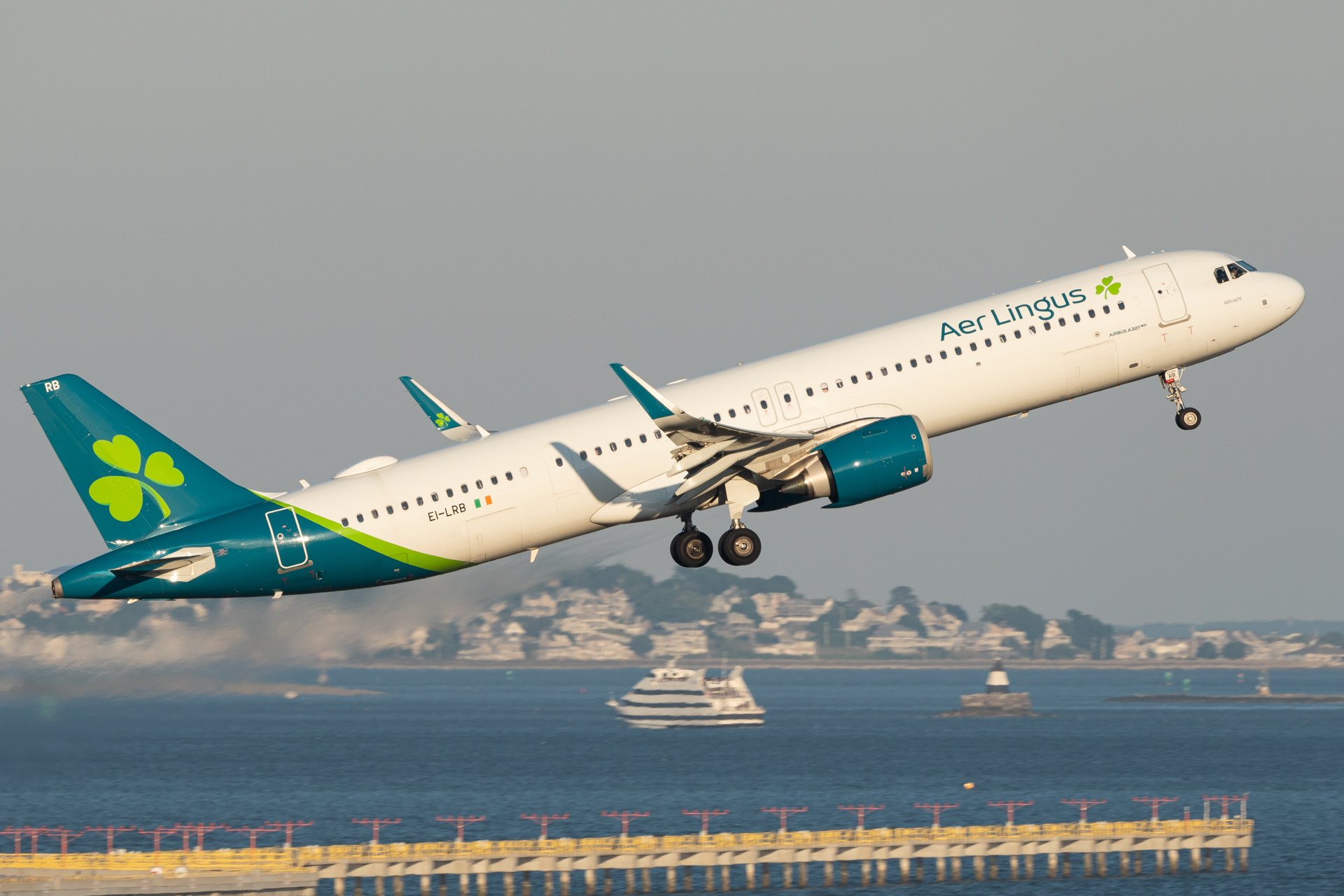 Full size: Aer Lingus Airbus A321NEO EI-LRB at General Edward Lawrence Logan International Airport