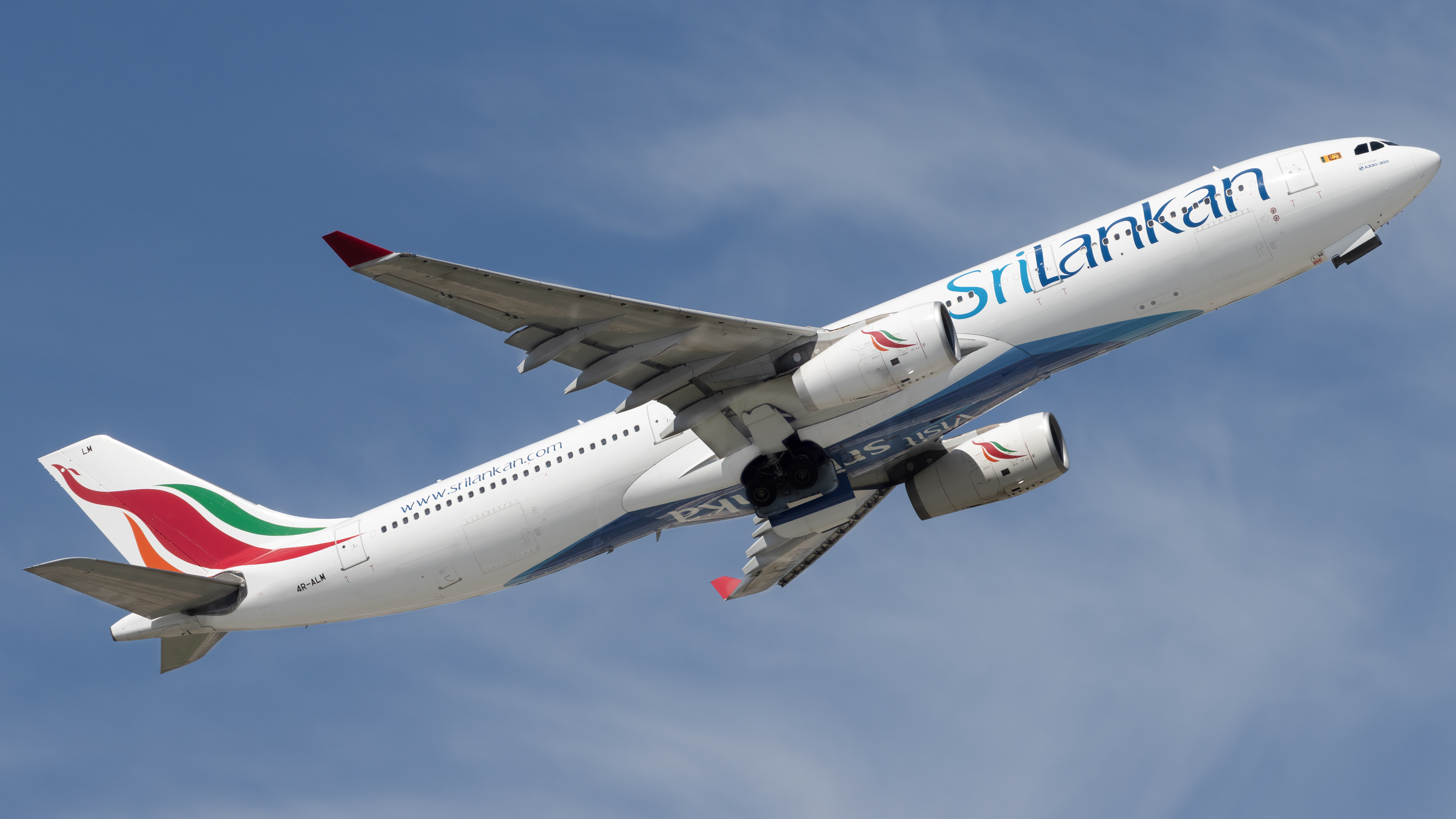 Full size: SriLankan Airlines Airbus A330-300 4R-ALM at Singapore-Changi Airport