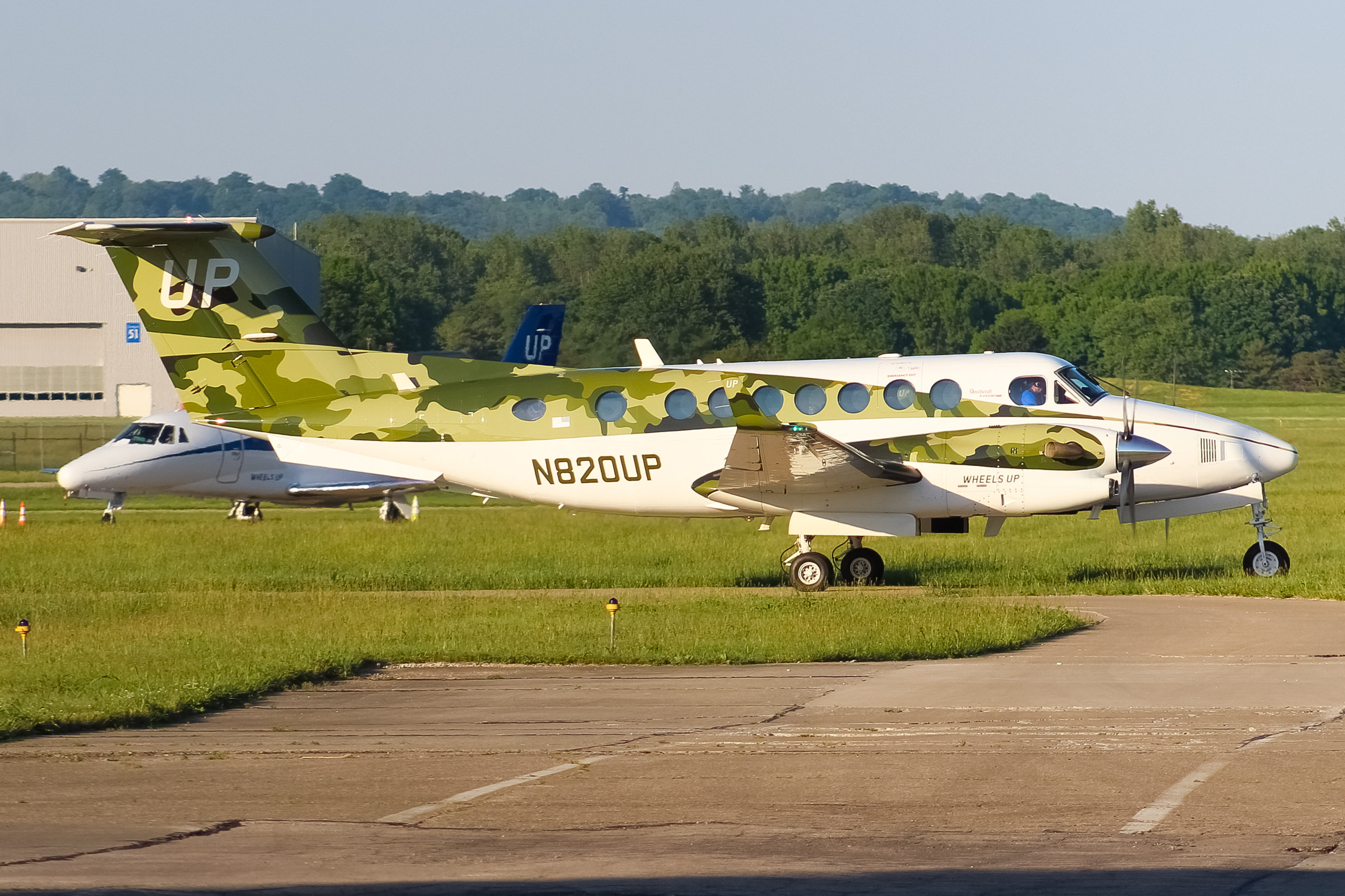 Full size: Wheels Up Beechcraft King Air 350 N820UP at Cincinnati Municipal Airport/Lunken Field