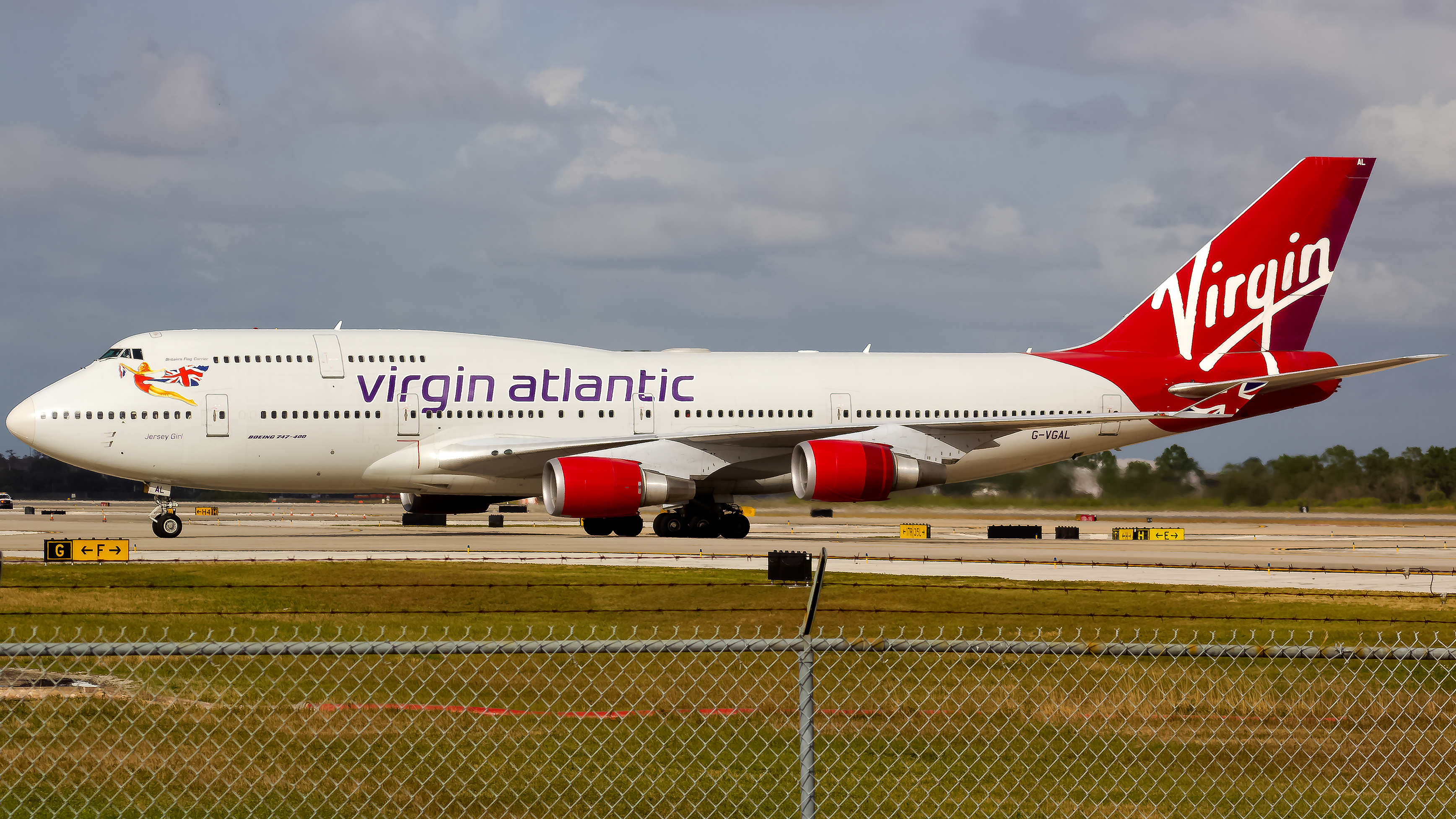 Full size: Virgin Atlantic Boeing 747-400 G-VGAL at Orlando International Airport