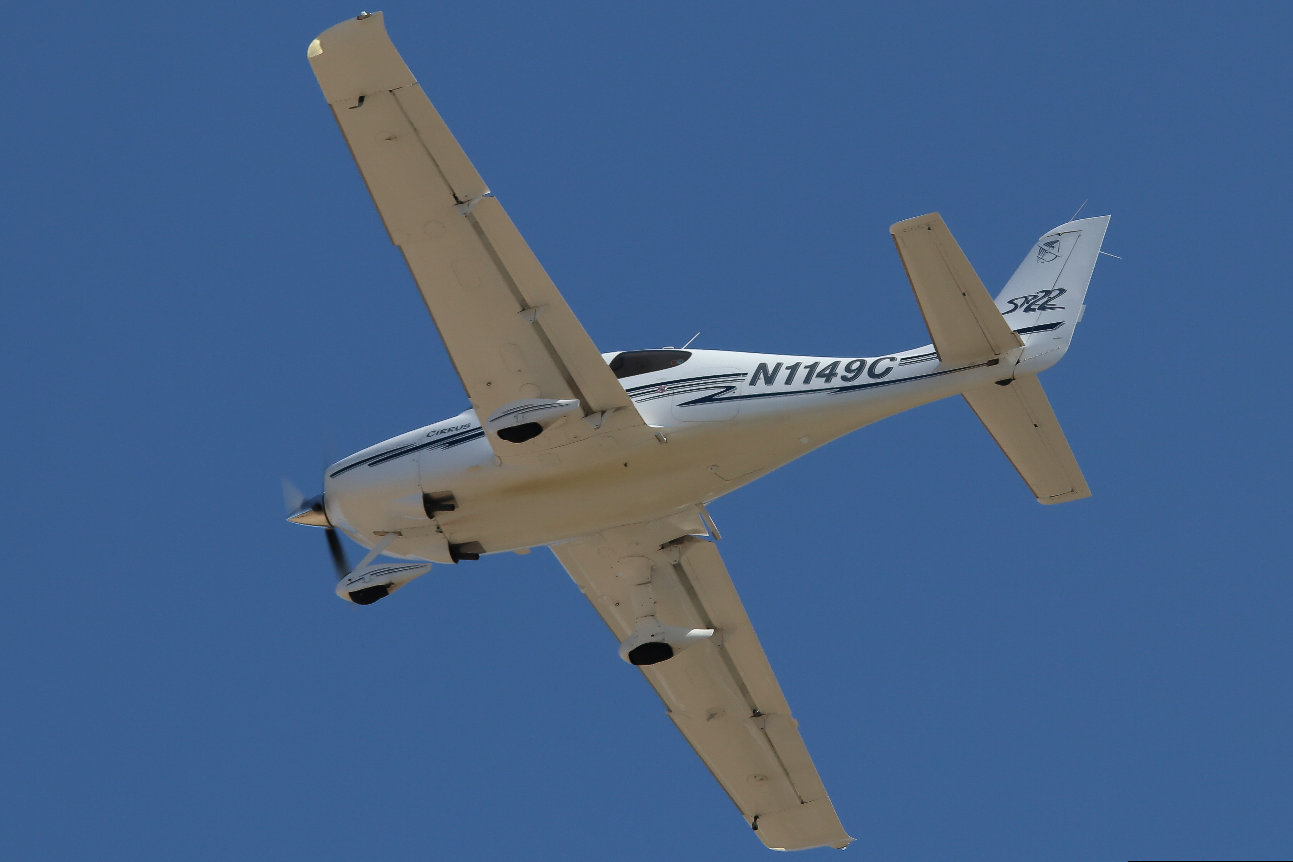 Full size: PRIVATE Cirrus SR22 N1149C at York Airport