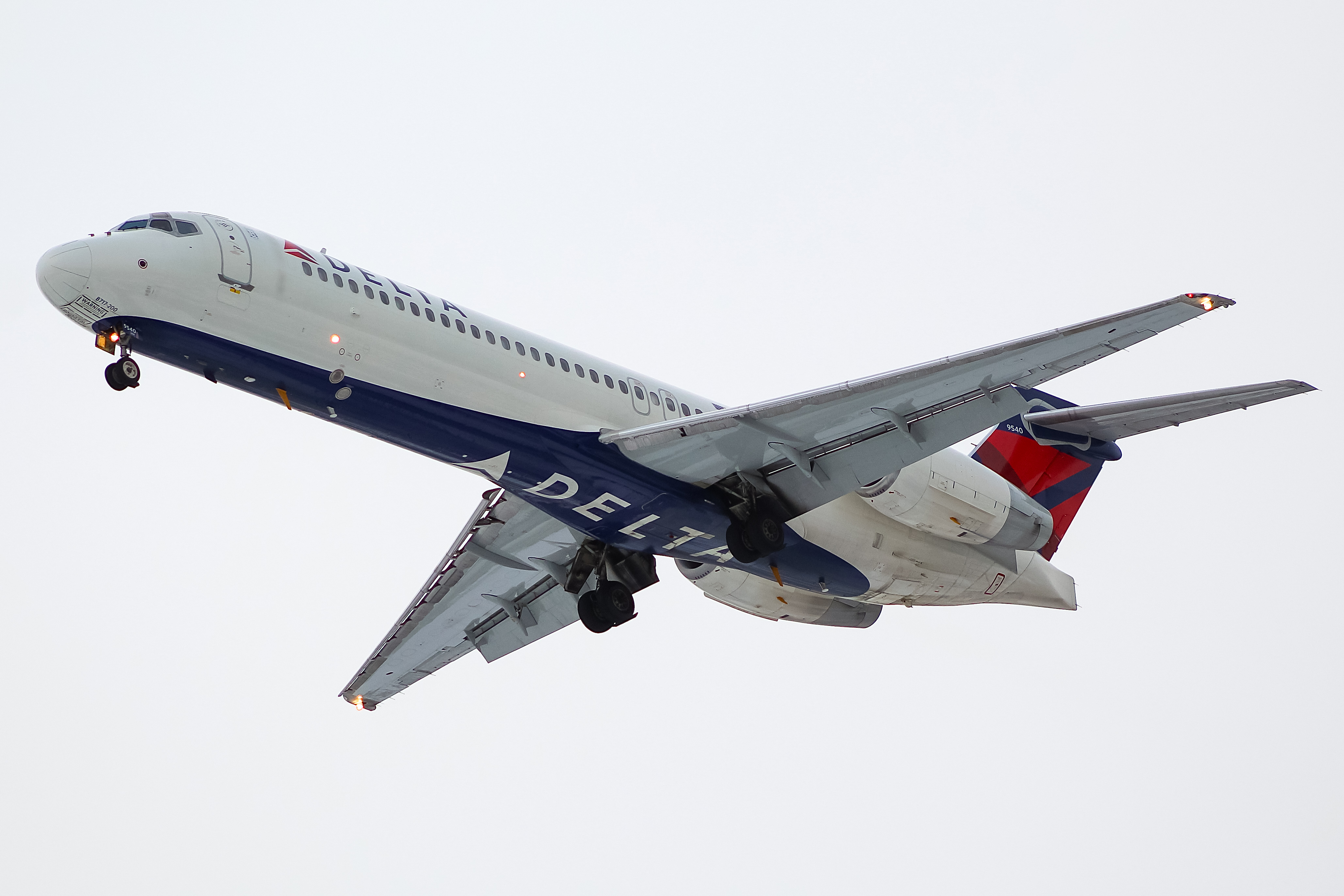 Full size: Delta Airlines Boeing 717-200 N995AT at General Mitchell International Airport