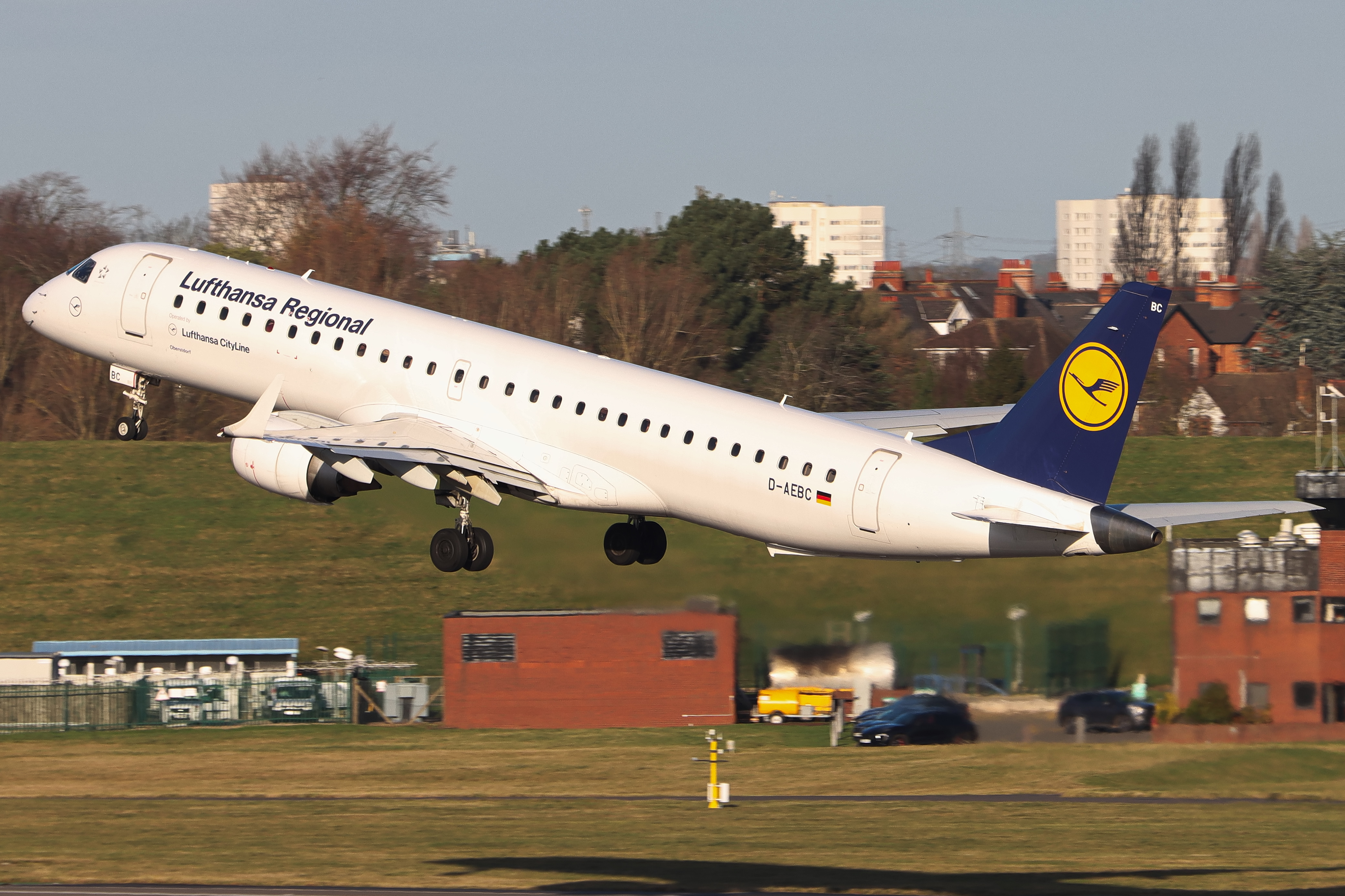 Full size: Lufthansa CityLine Embraer E190 D-AECB at Birmingham Airport