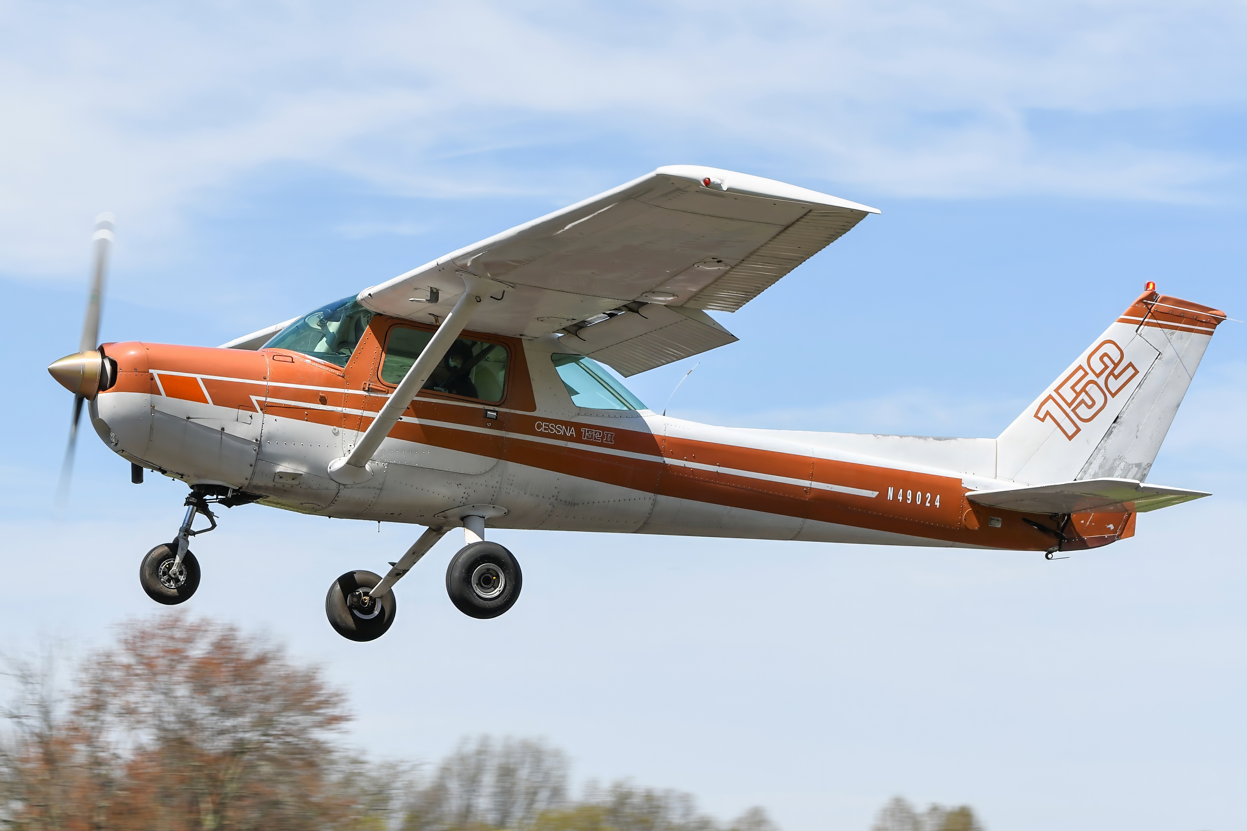 Full size: PRIVATE Cessna 152 N49024 at Flying W Airport