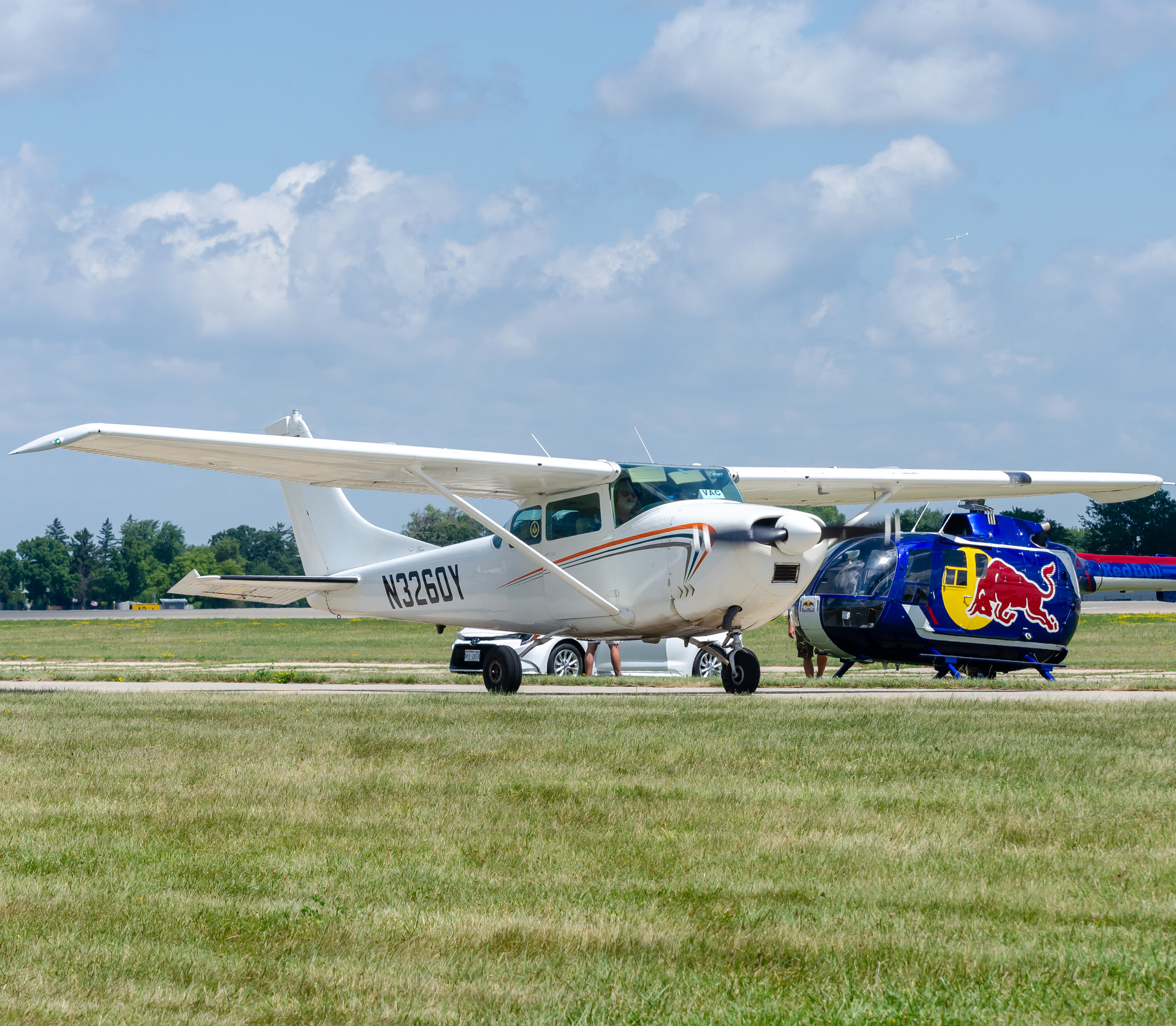 Full size: PRIVATE Cessna 182 Skylane N3260Y at Wittman Regional Airport