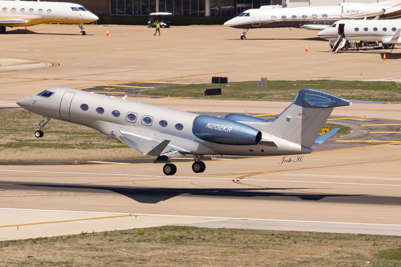 Full size: PRIVATE Gulfstream G500 N202KR at Dallas Love Field Airport