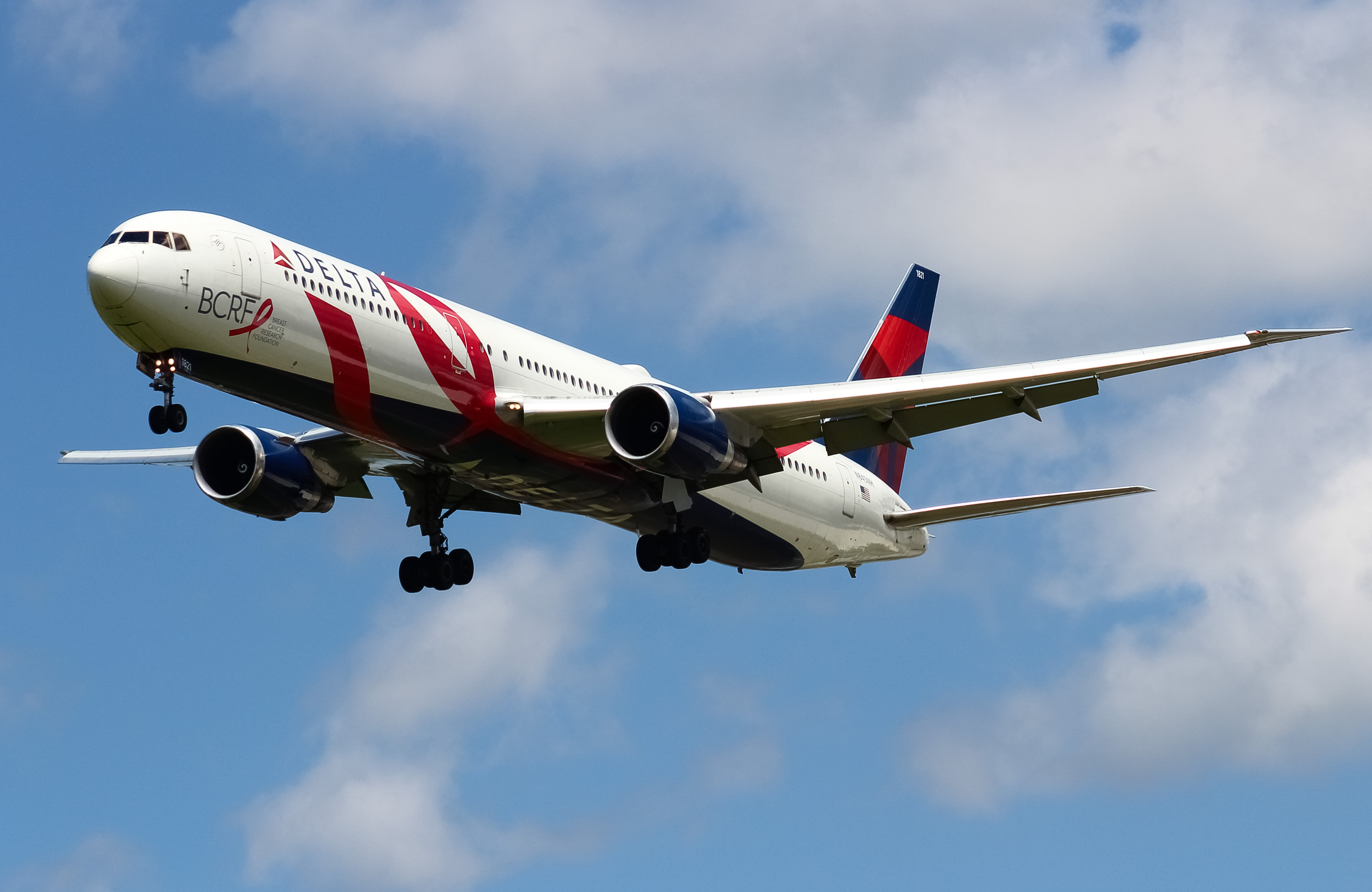 Full size: Delta Airlines Boeing 767-400ER N845MH at Cincinnati/Northern Kentucky International Airport