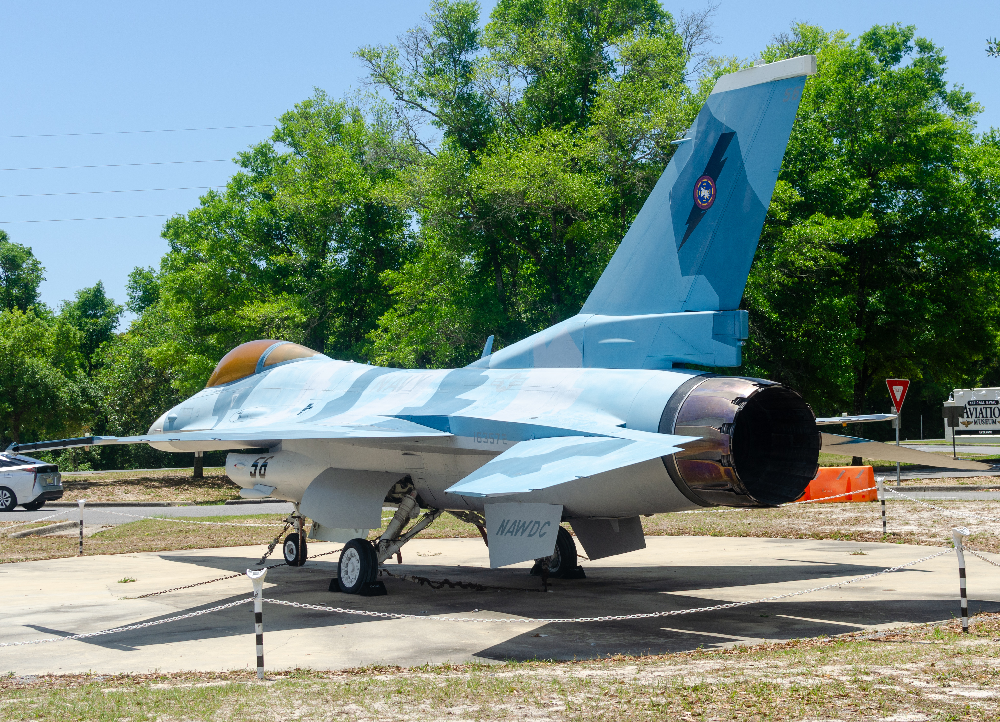 Full size: USN - United States Navy General Dynamics F-16 Fighting Falcon 163572 at NAS Pensacola