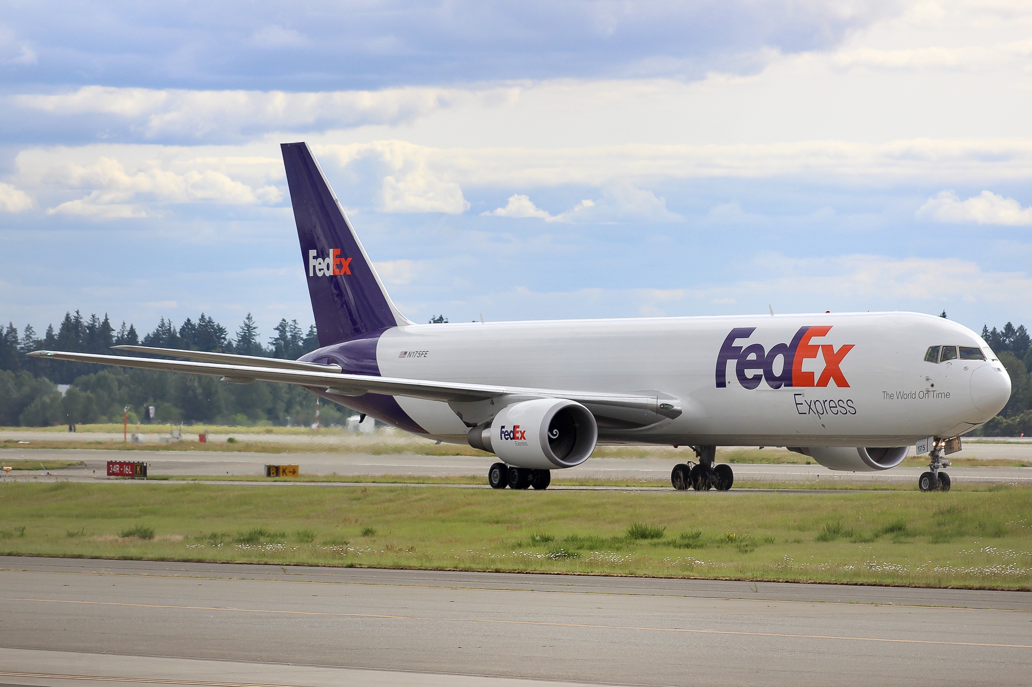 Full size: FedEx Express Boeing 767-300F N175FE at Seattle-Tacoma International Airport