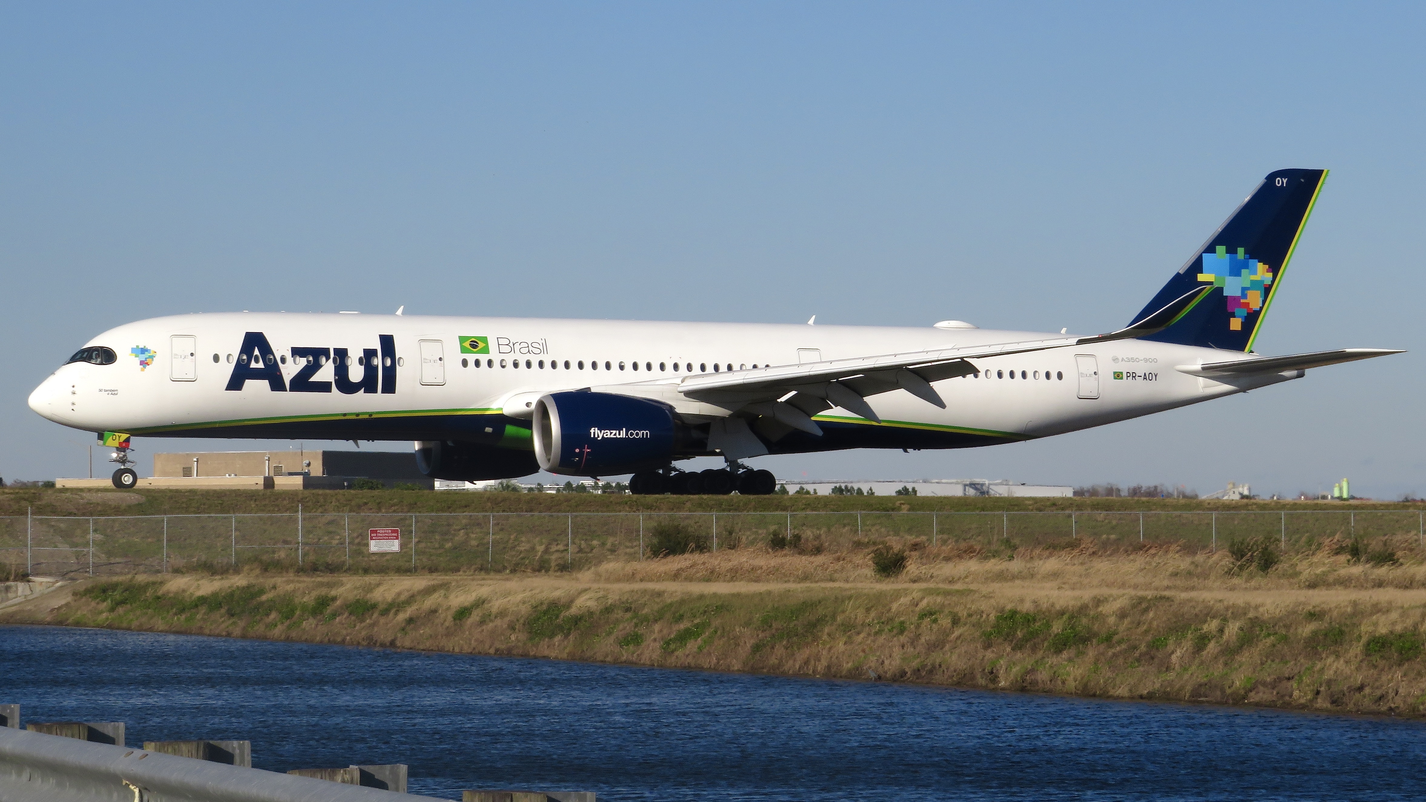 Full size: Azul  Airbus A350-900 PR-AOY at Orlando International Airport
