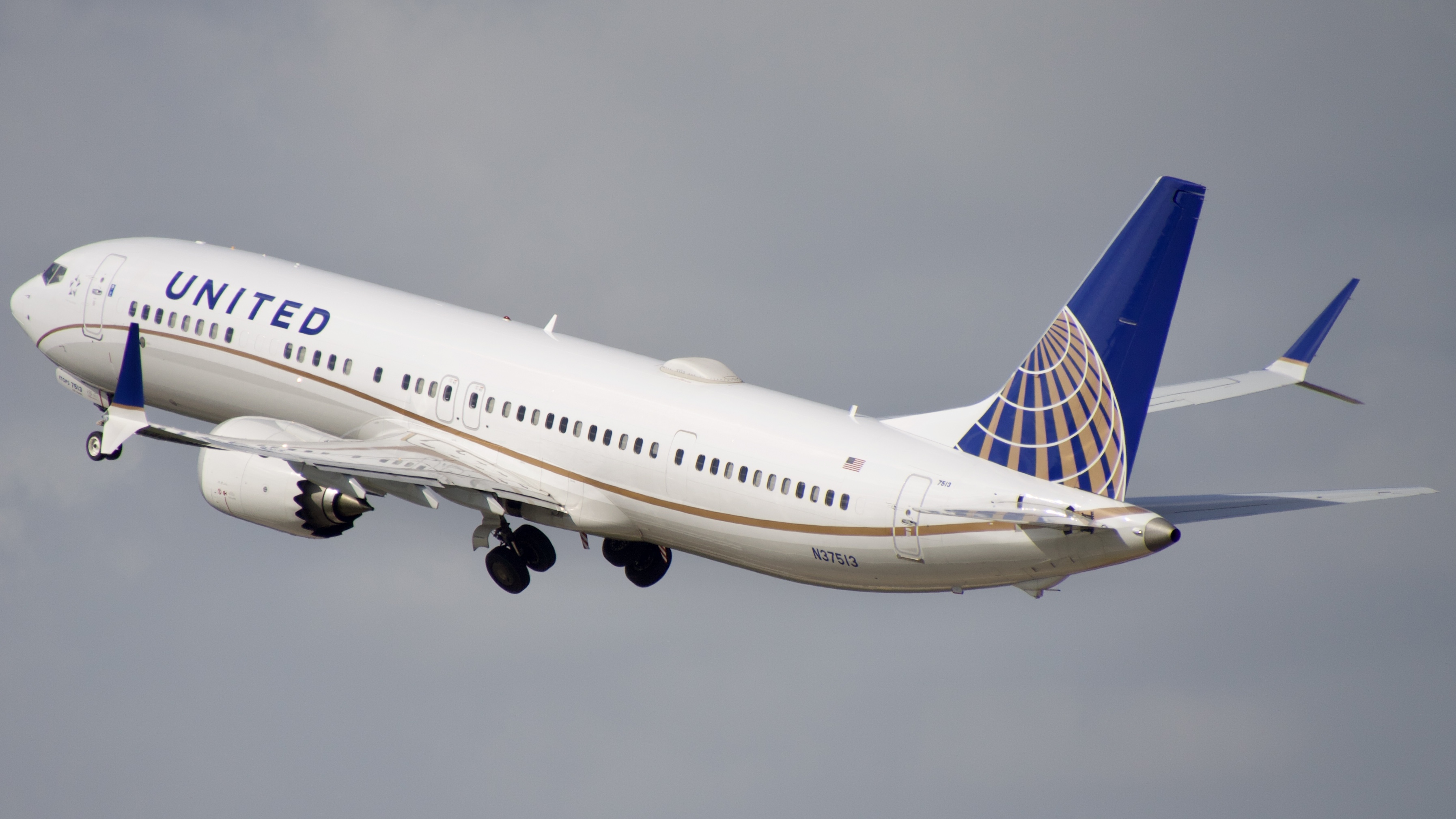 Full size: United Airlines Boeing 737 MAX 9 N37513 at Houston-George Bush Intercontinental Airport