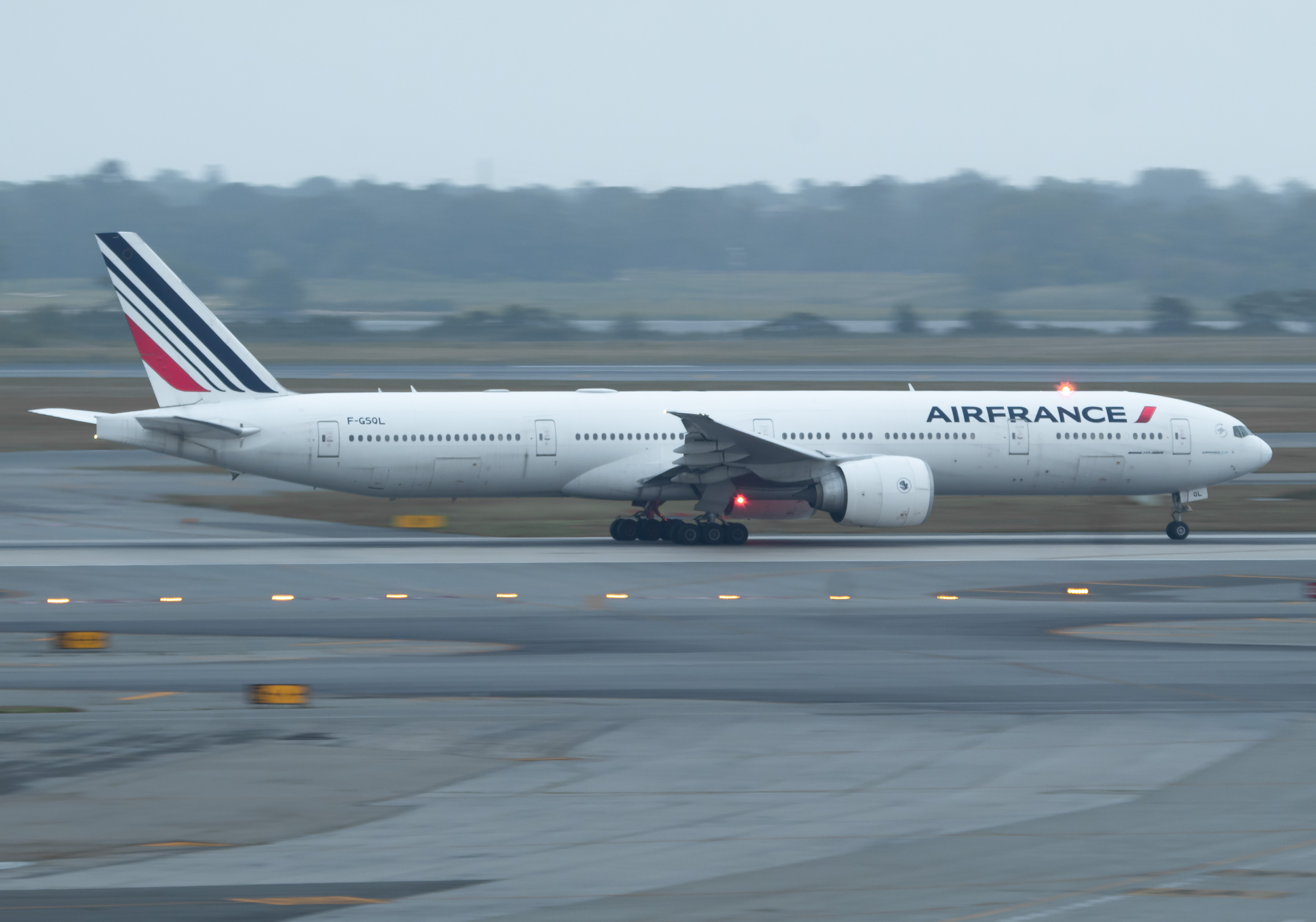 Full size: Air France Boeing 777-328ER F-GSQL at John F. Kennedy International Airport