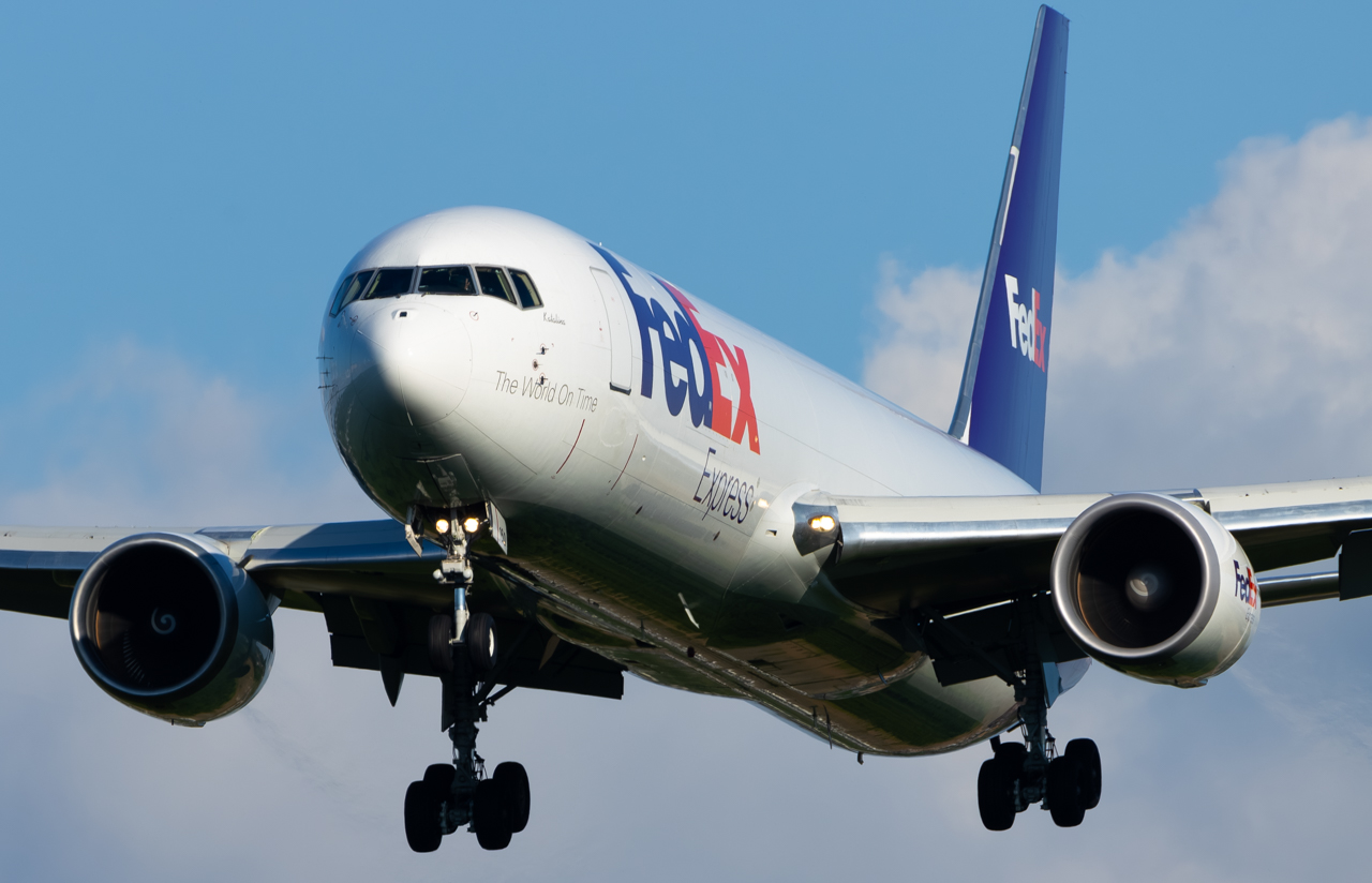 Full size: FedEx Boeing 767-300F N160FE at Pittsburgh International Airport