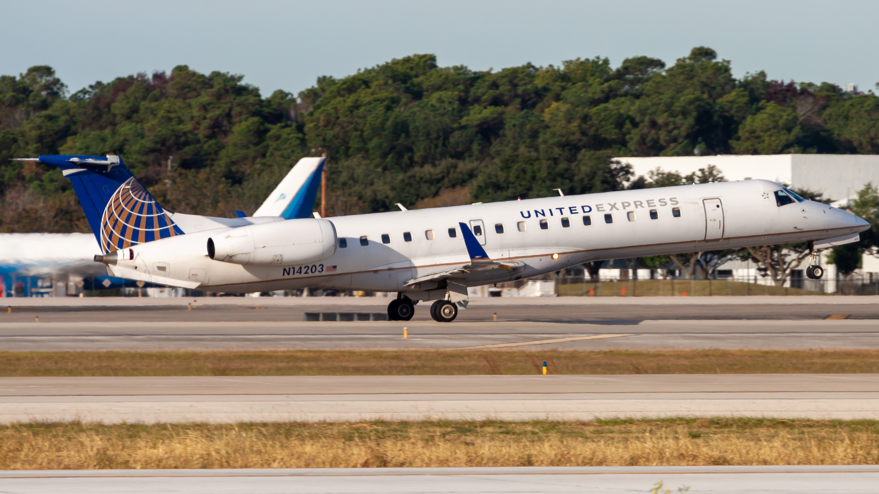 Full size: United Express Embraer ERJ145XR N14203 at Houston-George Bush Intercontinental Airport