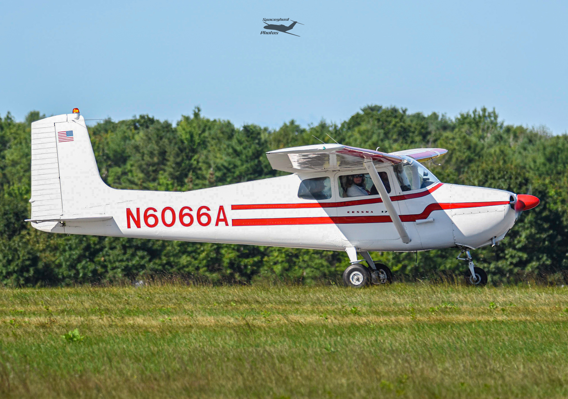 Full size: PRIVATE Cessna 172 N6066A at Batom Airport