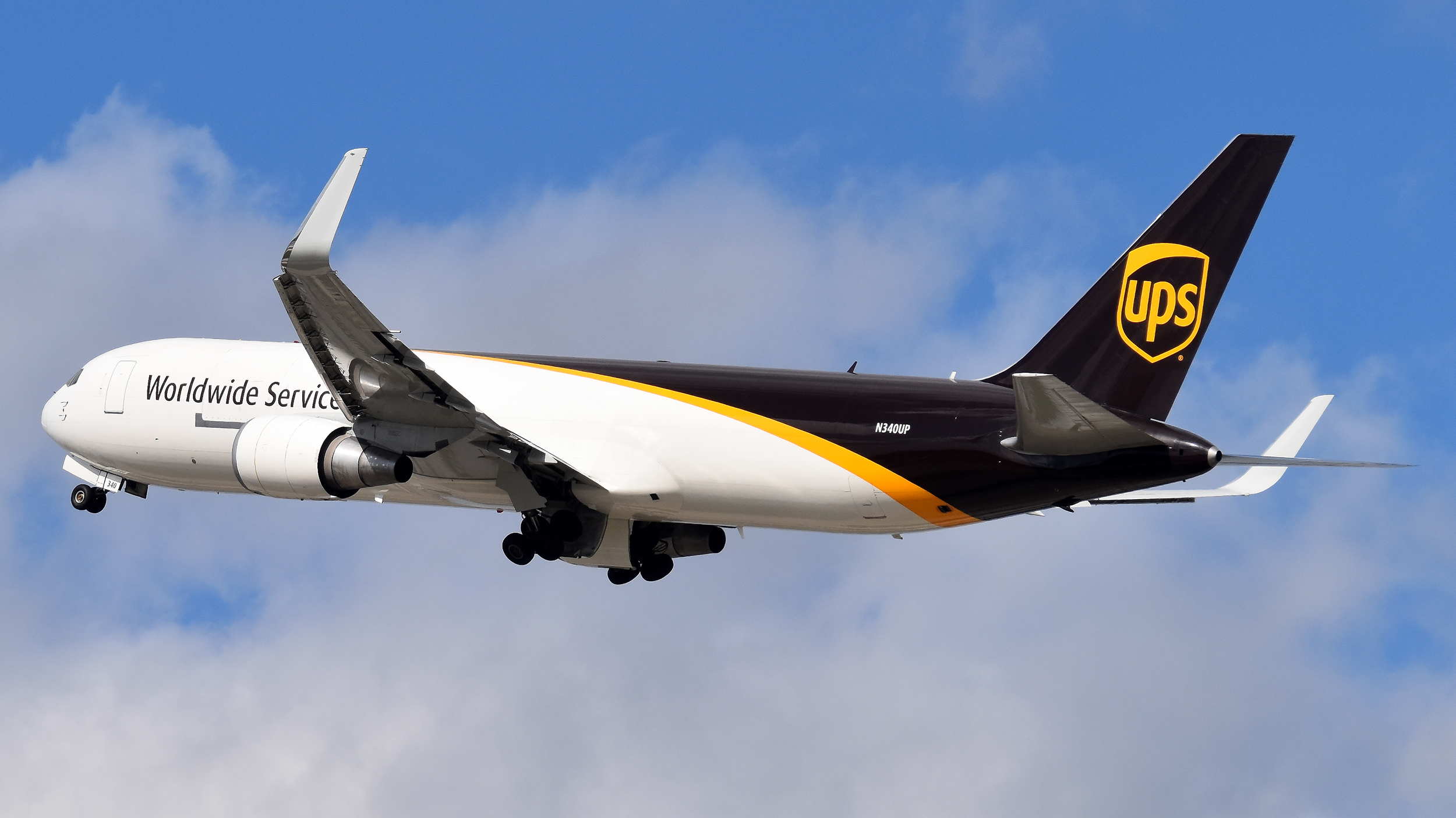 Full size: United Parcel Service Boeing 767-300F N340UP at Louisville Muhammad Ali International Airport