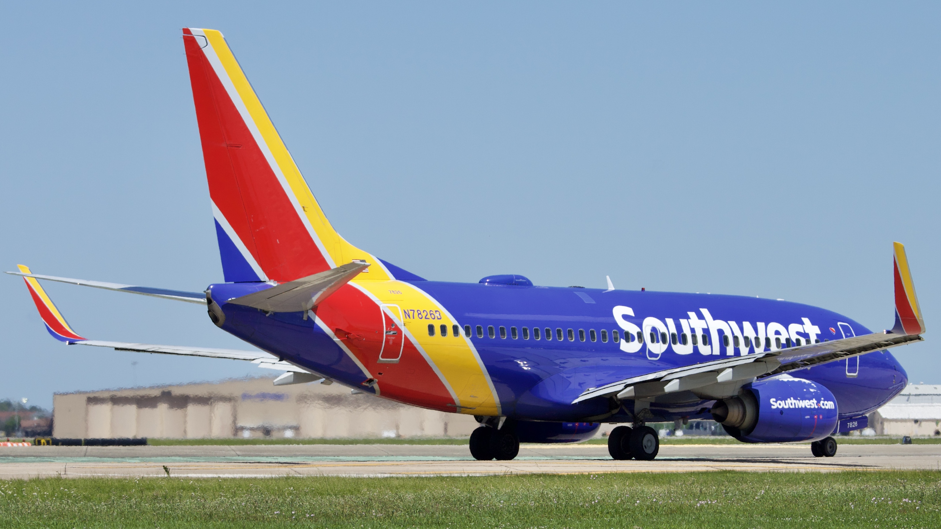 Full size: Southwest Airlines Boeing 737-700 N7826B at William P Hobby Airport