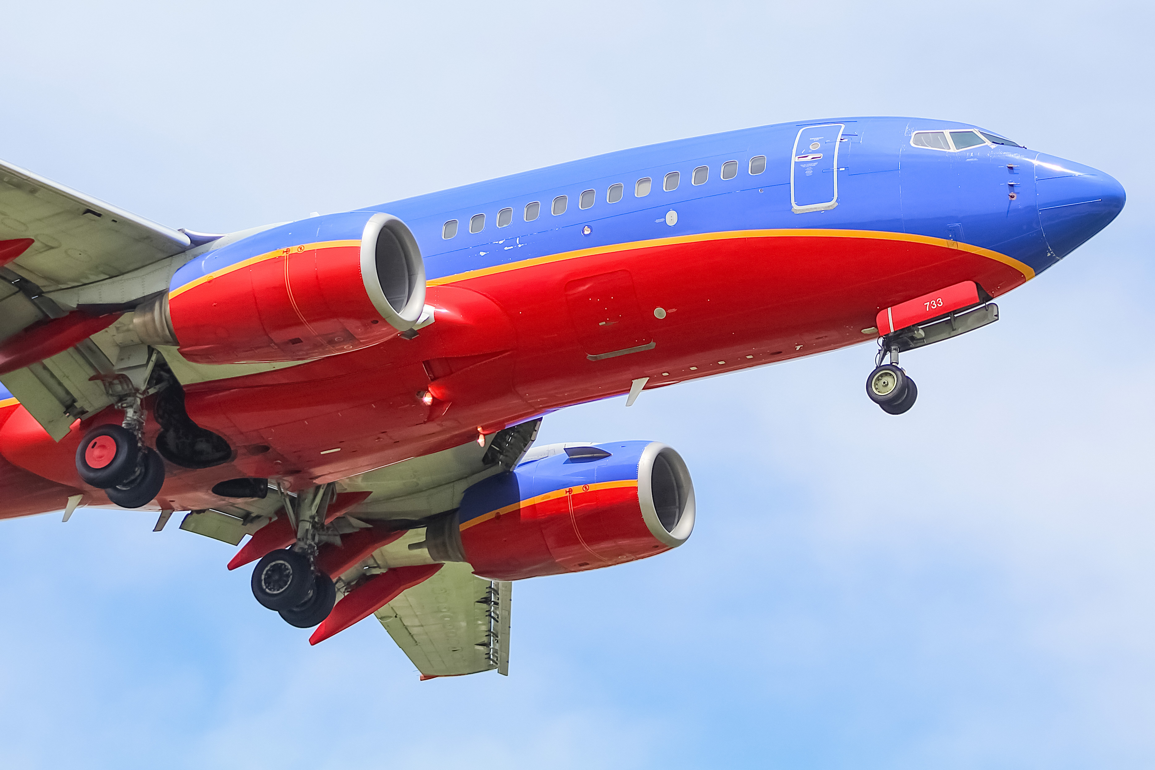 Full size: Southwest Airlines Boeing 737-700 N733SA at General Mitchell International Airport